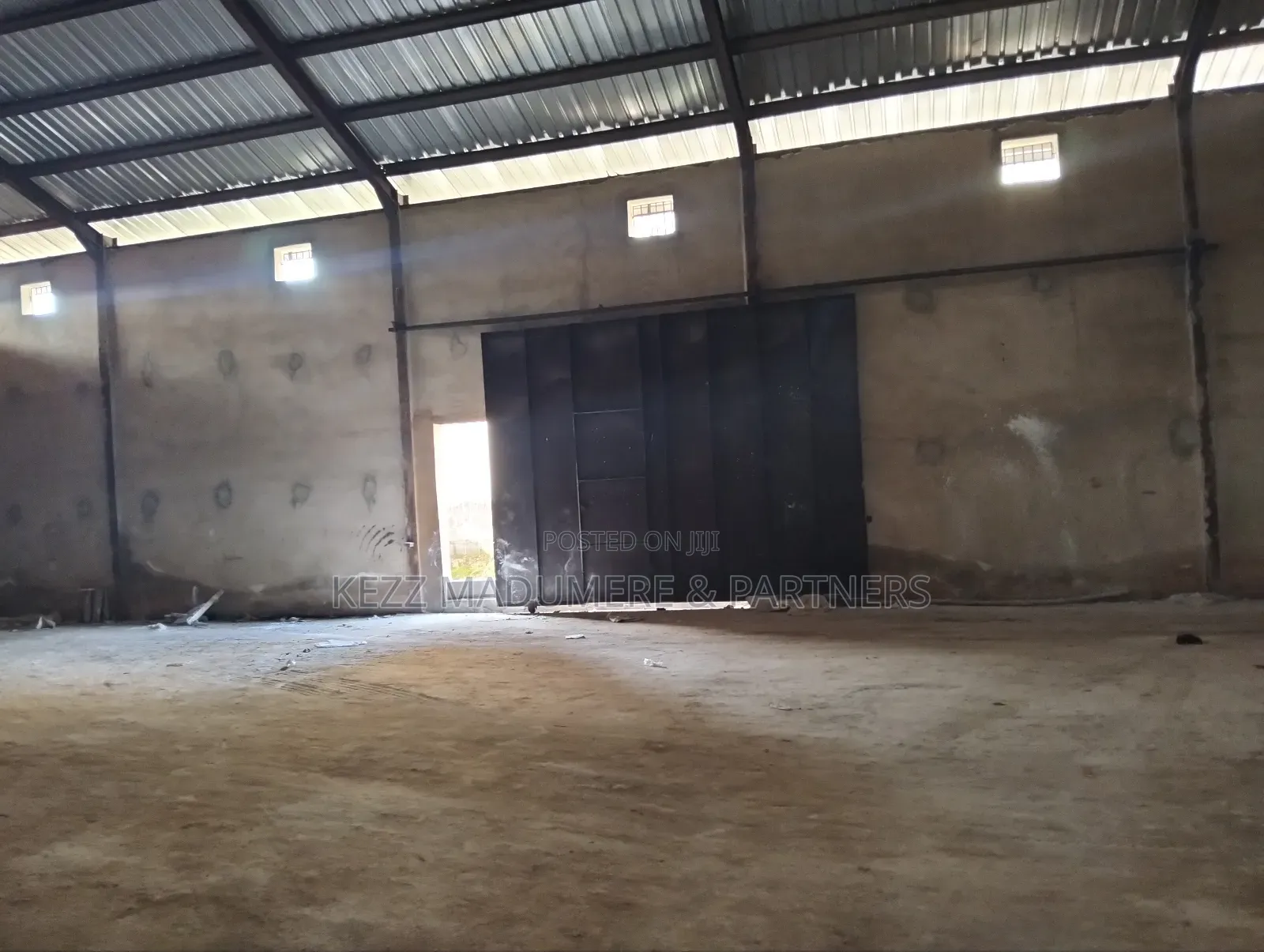 To Lease: Sizeable Warehouse Within Osisioma Flyover,Aba, Abia State in Osisioma Ngwa