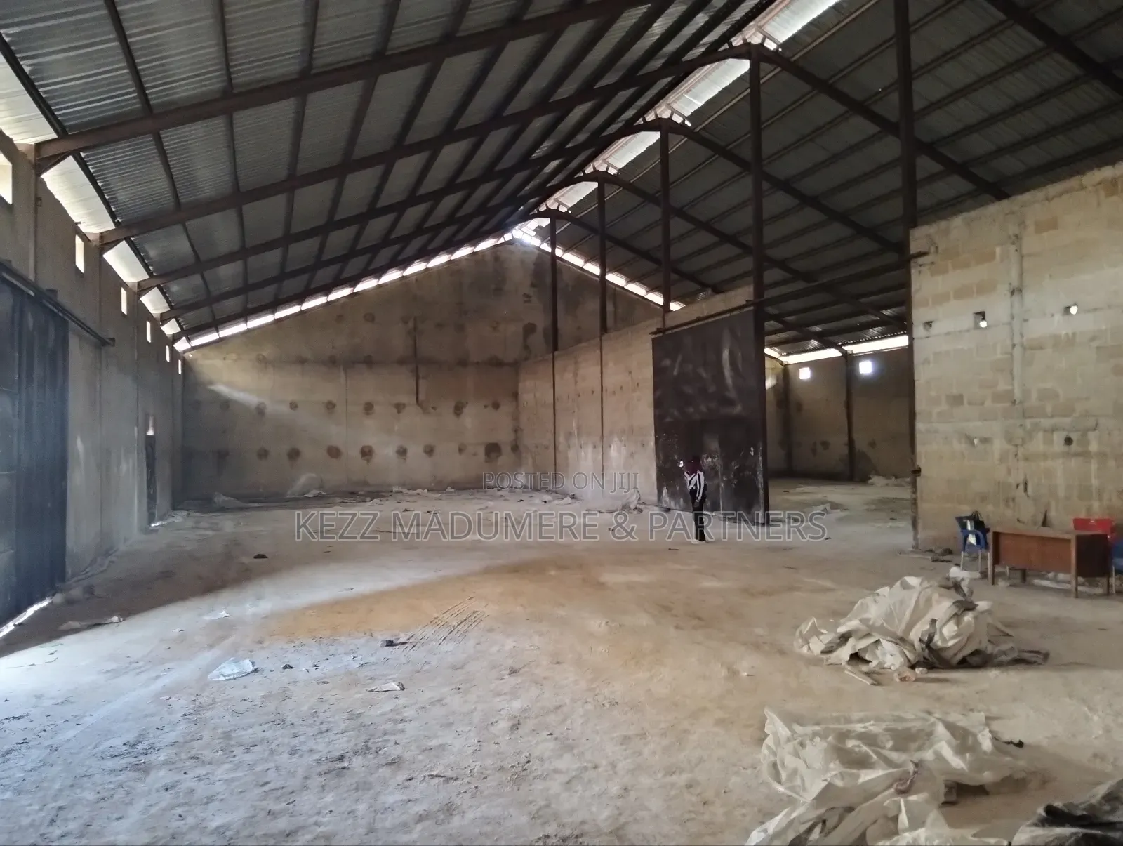 To Lease: Sizeable Warehouse Within Osisioma Flyover,Aba, Abia State in Osisioma Ngwa