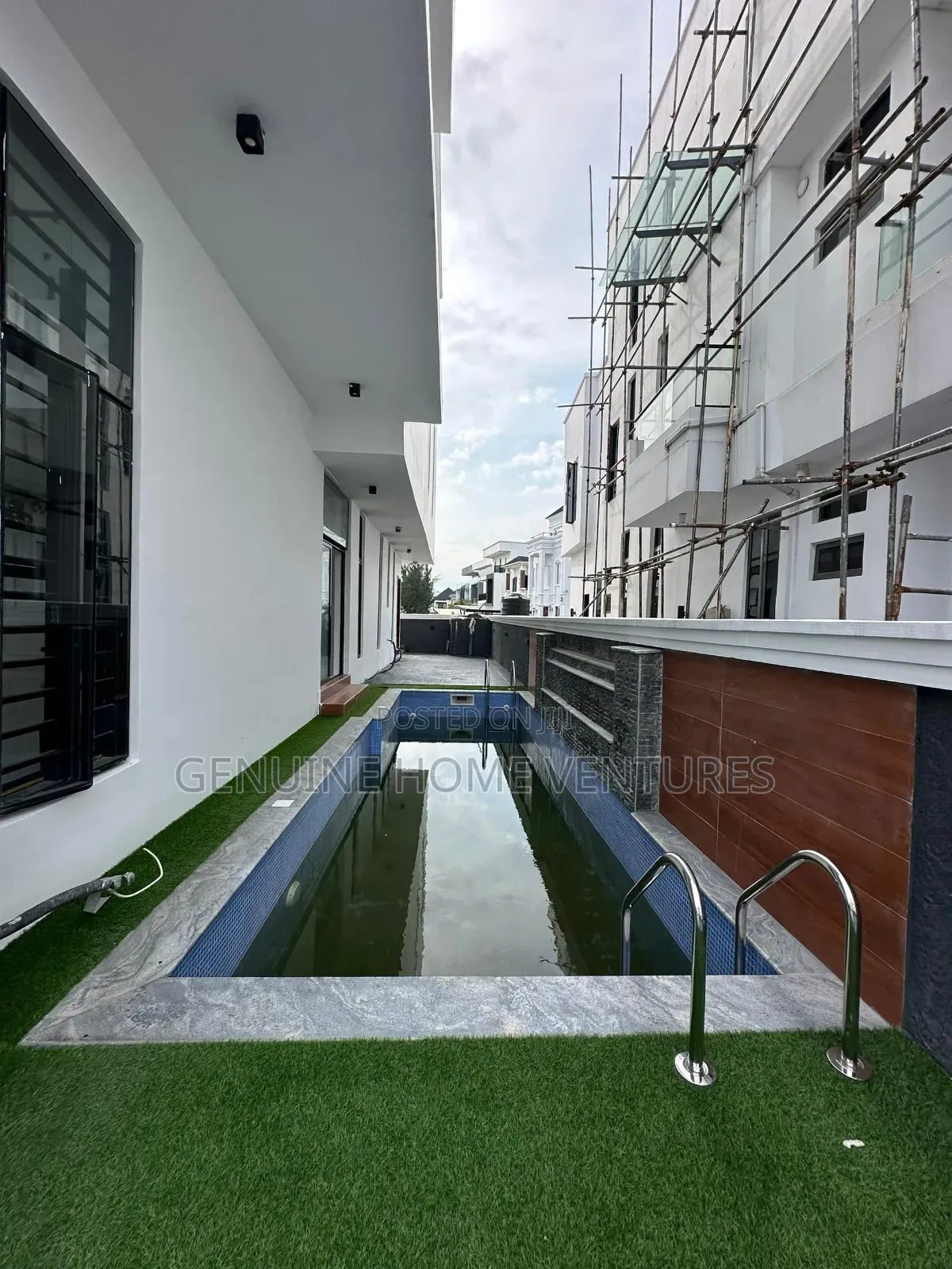 5bdrm Duplex in Ikota Estate for sale in Ikota