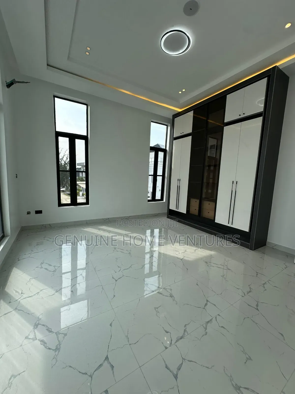 5bdrm Duplex in Ikota Estate for sale in Ikota