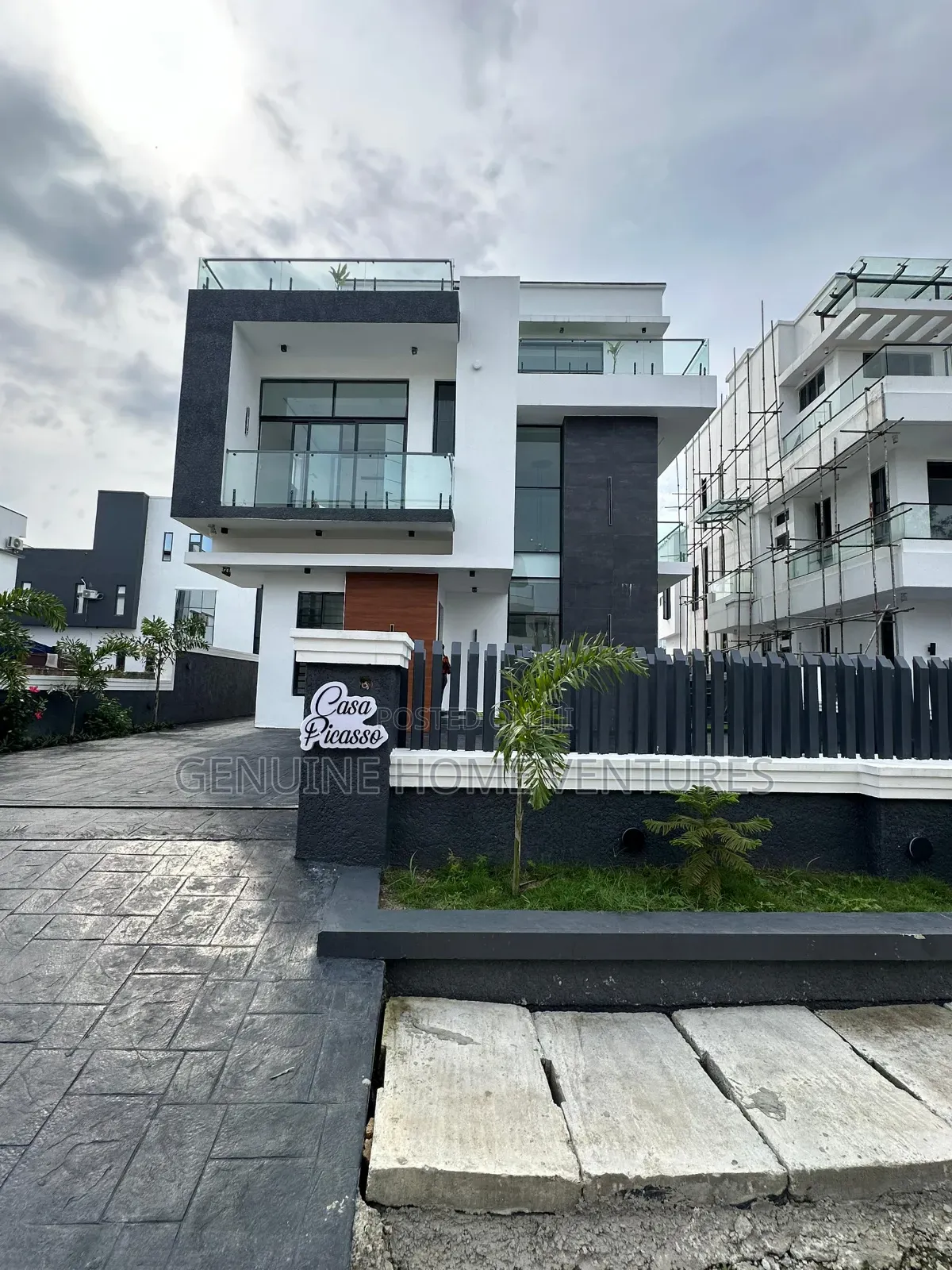 5bdrm Duplex in Ikota Estate for sale in Ikota