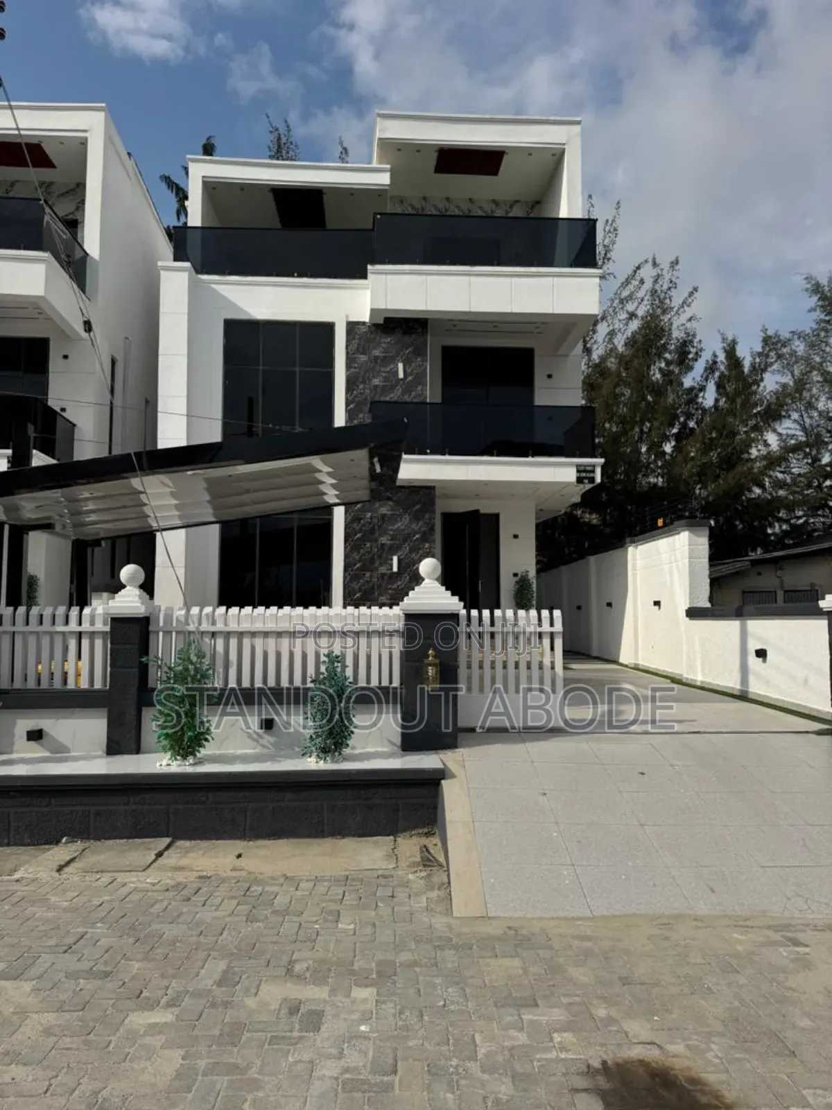 5bdrm Duplex in Inside An Estate In, Ikota for sale in Ikota