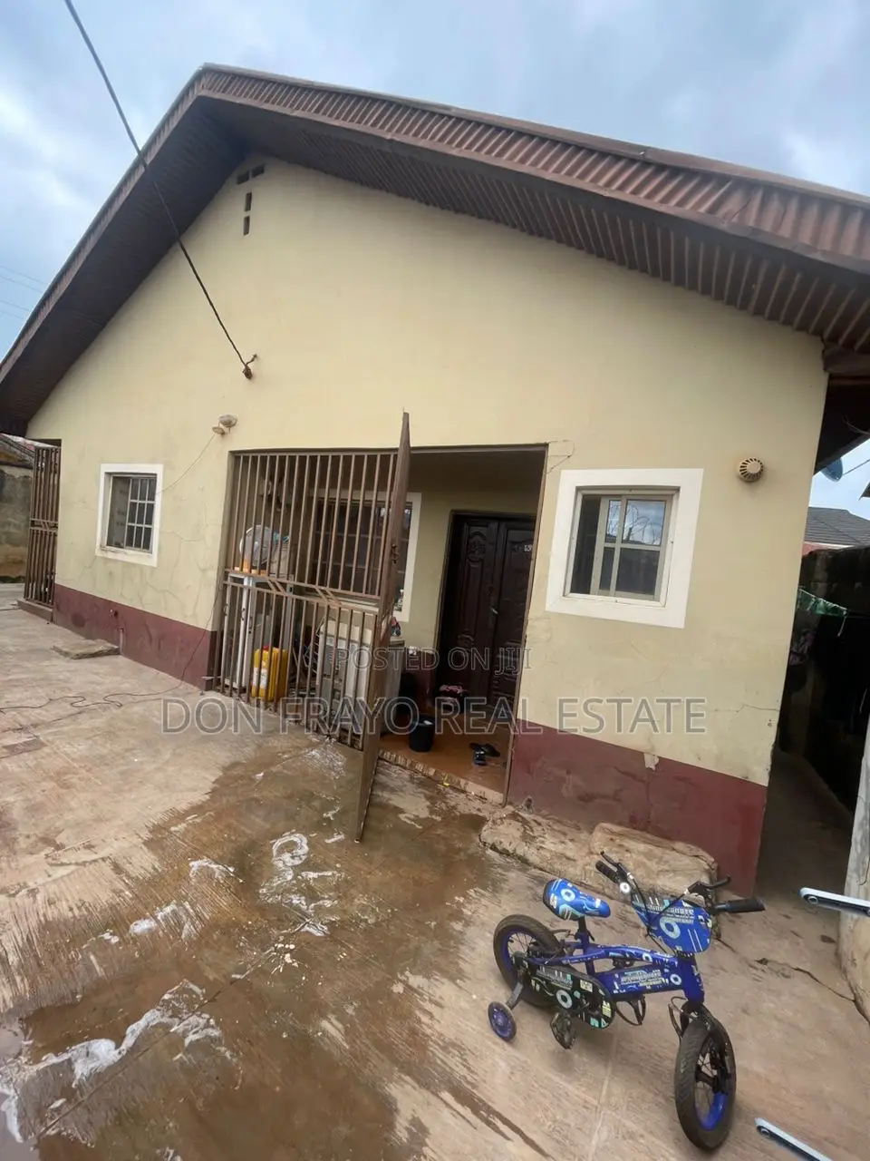 6bdrm Bungalow in Elewuro Estate, Akobo for sale in Akobo