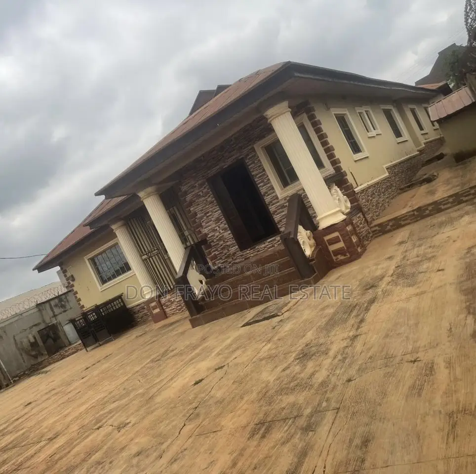 6bdrm Bungalow in Elewuro Estate, Akobo for sale in Akobo