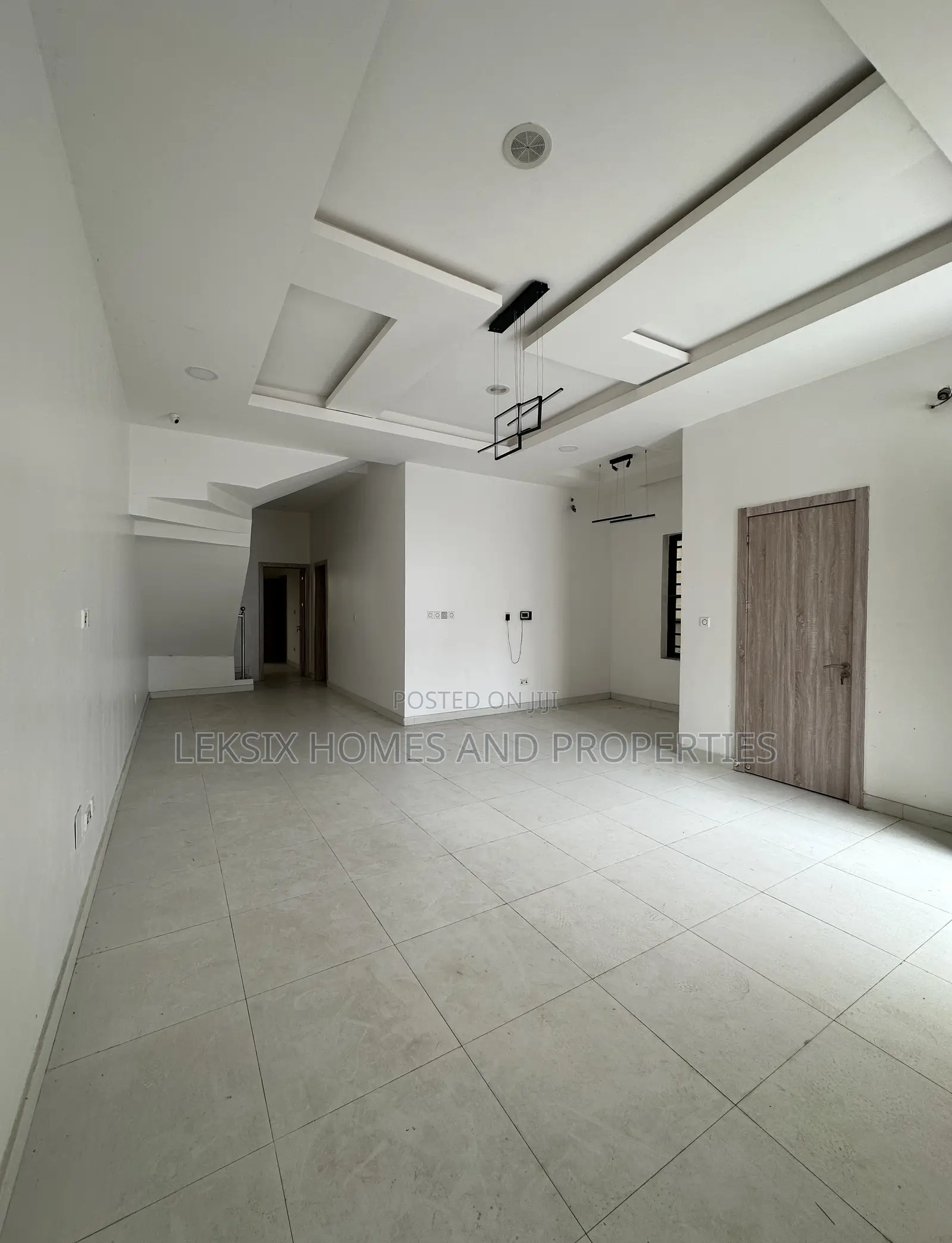 4bdrm Duplex in A Well Secured, Lekki Phase 2 for sale in Lekki Phase 2