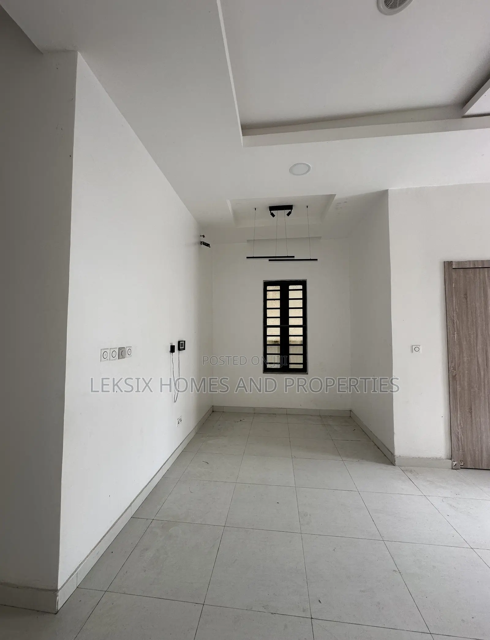 4bdrm Duplex in A Well Secured, Lekki Phase 2 for sale in Lekki Phase 2