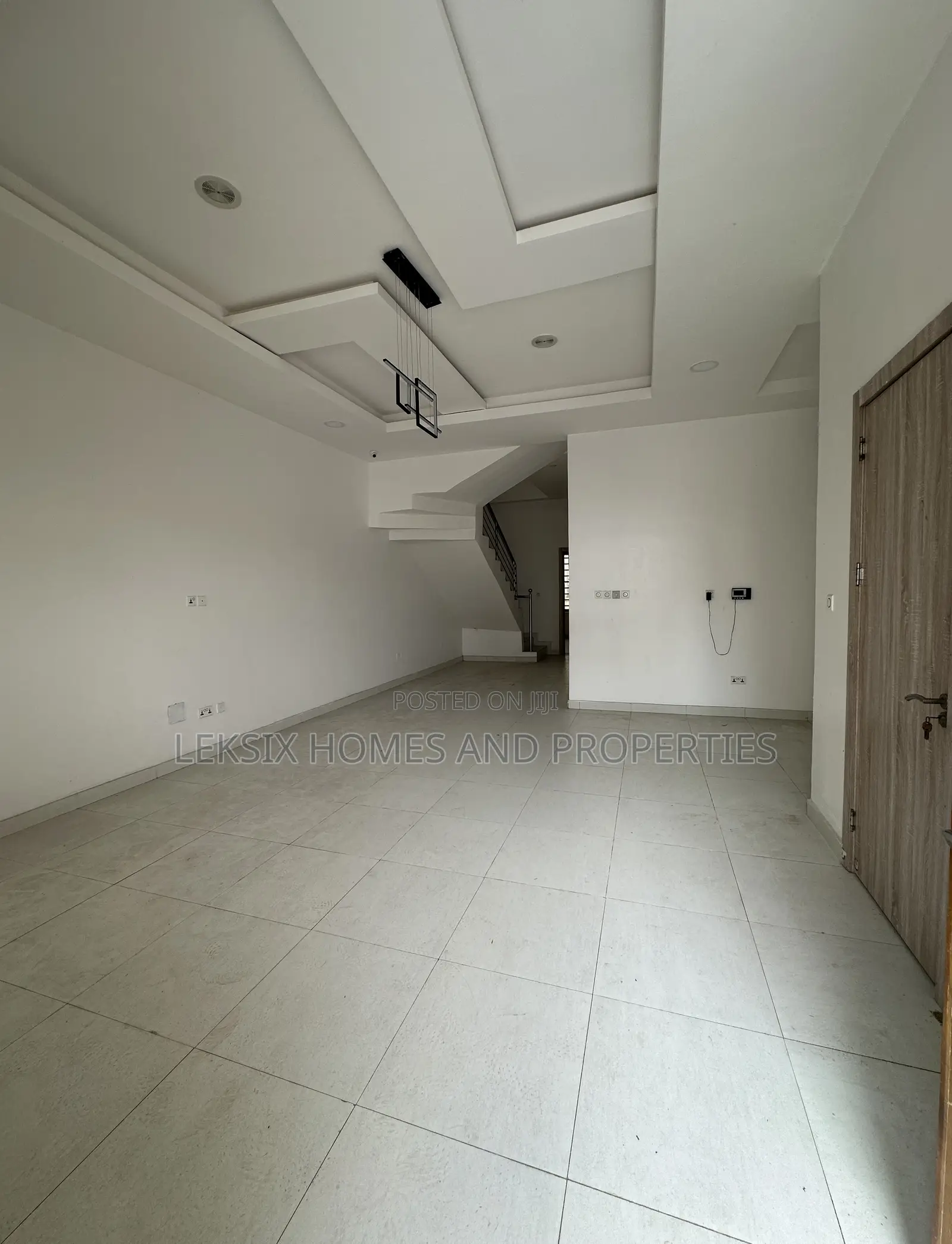 4bdrm Duplex in A Well Secured, Lekki Phase 2 for sale in Lekki Phase 2
