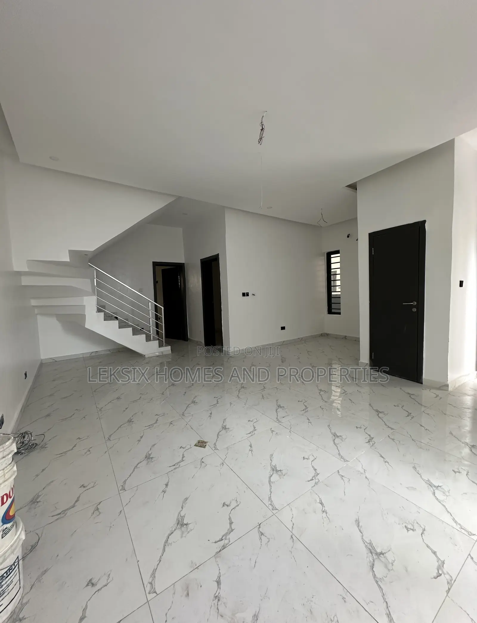 4bdrm Duplex in A Well Secured, Lekki Phase 2 for sale in Lekki Phase 2