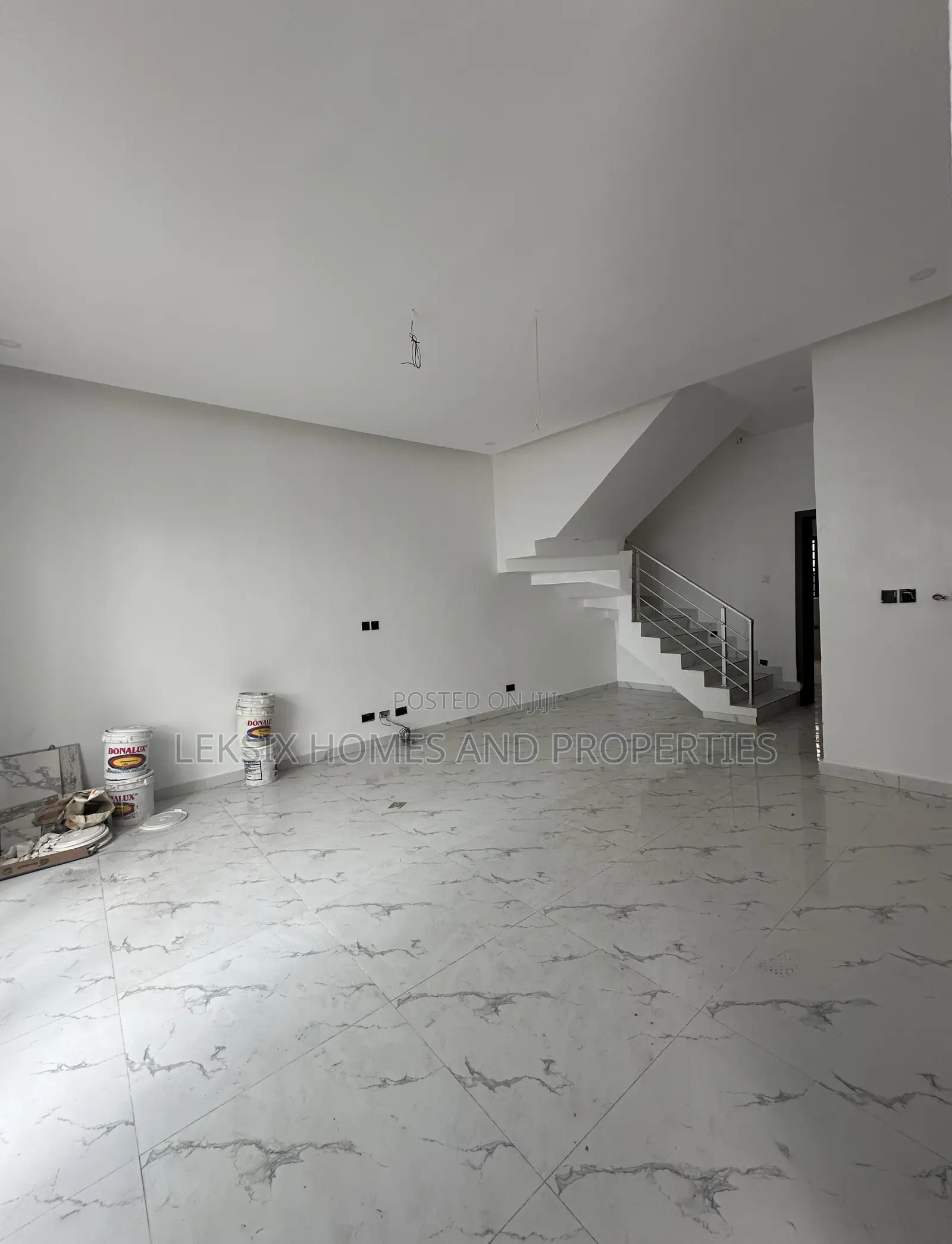 4bdrm Duplex in A Well Secured, Lekki Phase 2 for sale in Lekki Phase 2