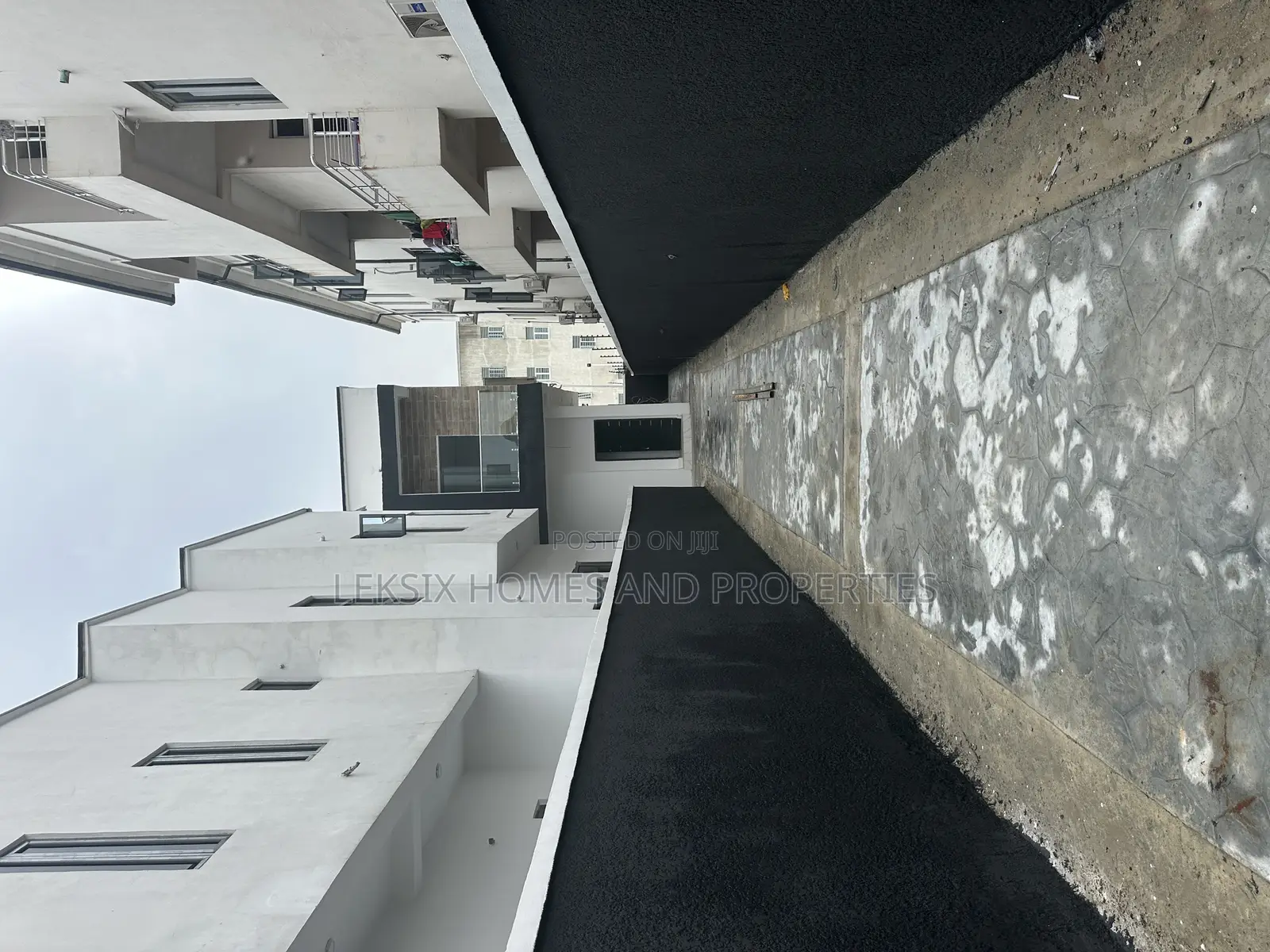4bdrm Duplex in A Well Secured, Lekki Phase 2 for sale in Lekki Phase 2