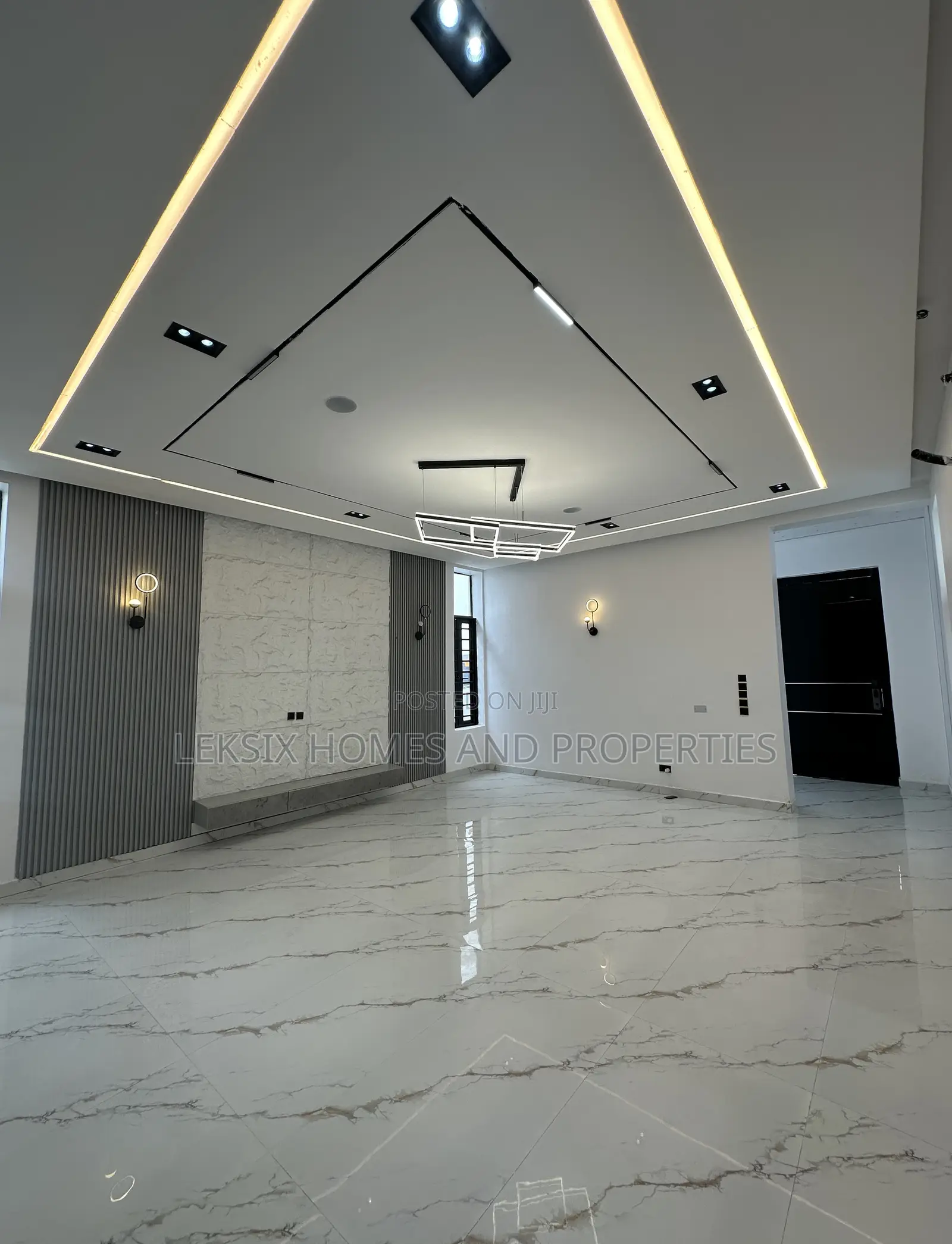 5bdrm Duplex in A Well Secured, Lekki Phase 2 for sale in Lekki Phase 2