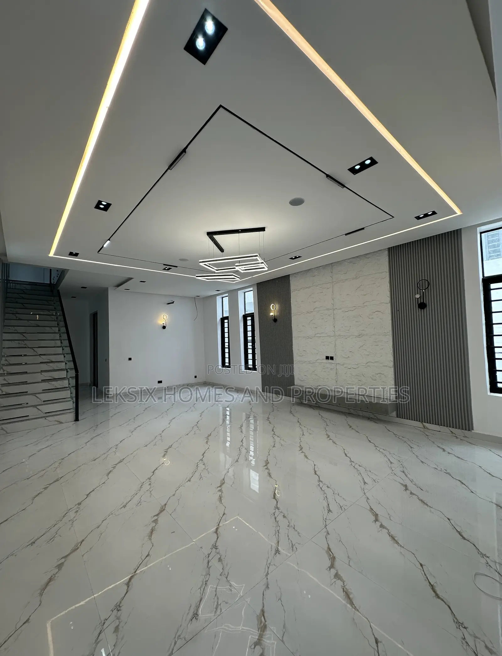 5bdrm Duplex in A Well Secured, Lekki Phase 2 for sale in Lekki Phase 2
