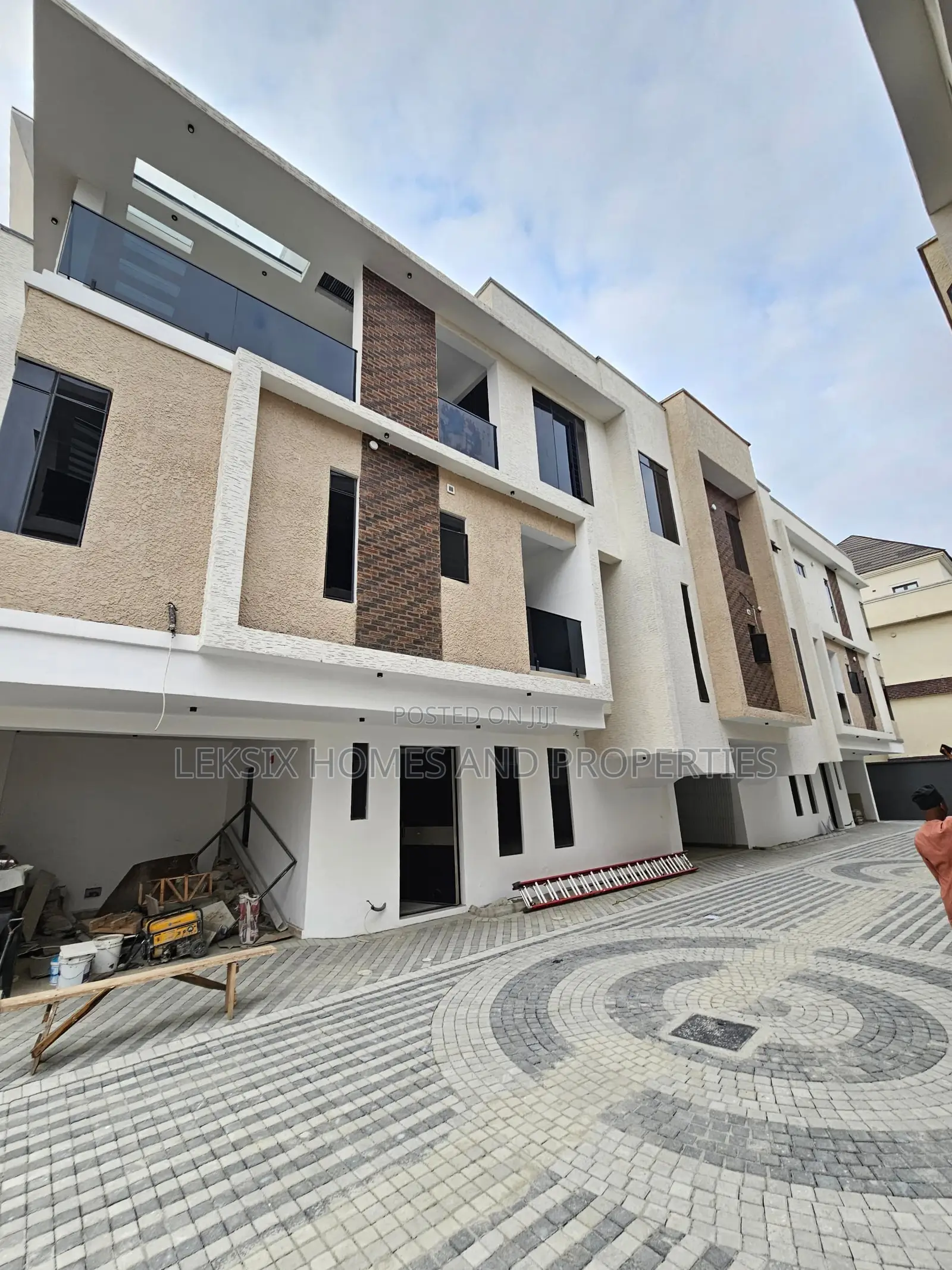 4bdrm Townhouse/Terrace in A Well Secured, Lekki Phase 1 for sale in Lekki Phase 1
