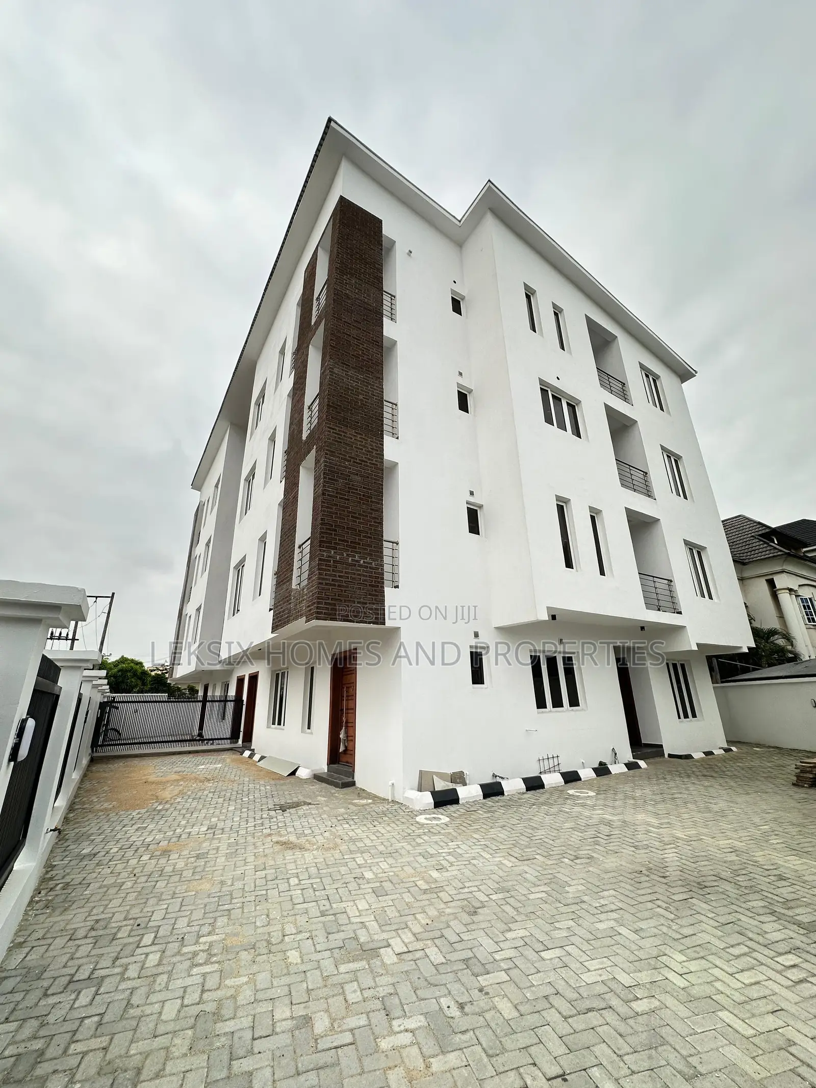 5bdrm Townhouse/Terrace in A Well Secured, Lekki Phase 1 for sale in Lekki Phase 1