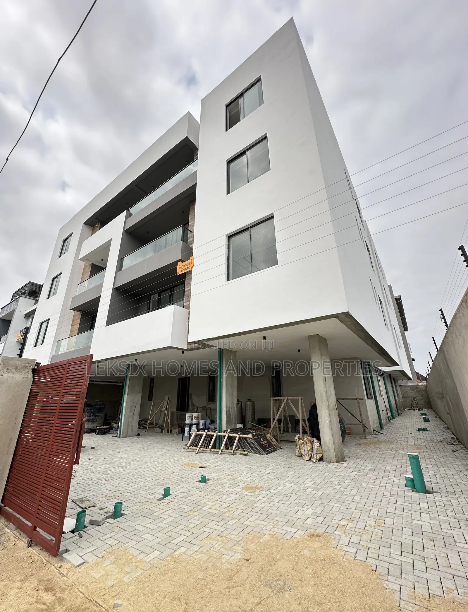 1bdrm Apartment in A Well Secured, Lekki Phase 1 for sale in Lekki Phase 1