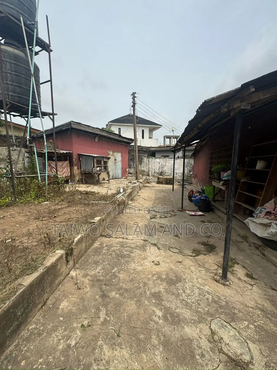 Old Bungalow Structure on 640sqm of Land in Bodija