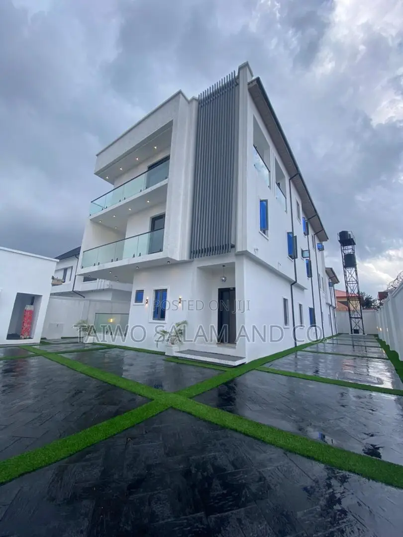 5bdrm Duplex in Oluyole Estate for sale in Oluyole Estate