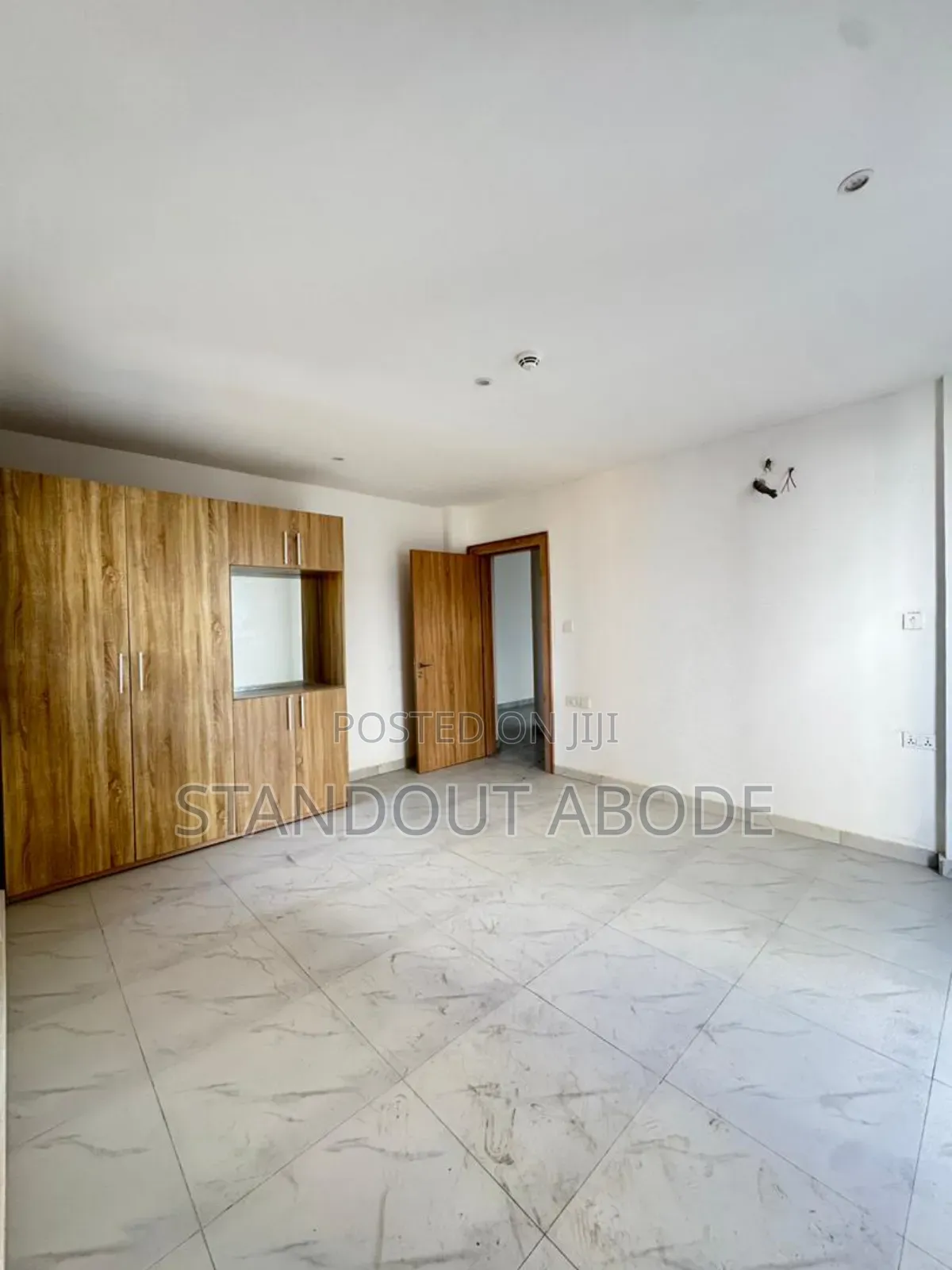 3bdrm Apartment in In An Estate, Ikate for sale in Ikate