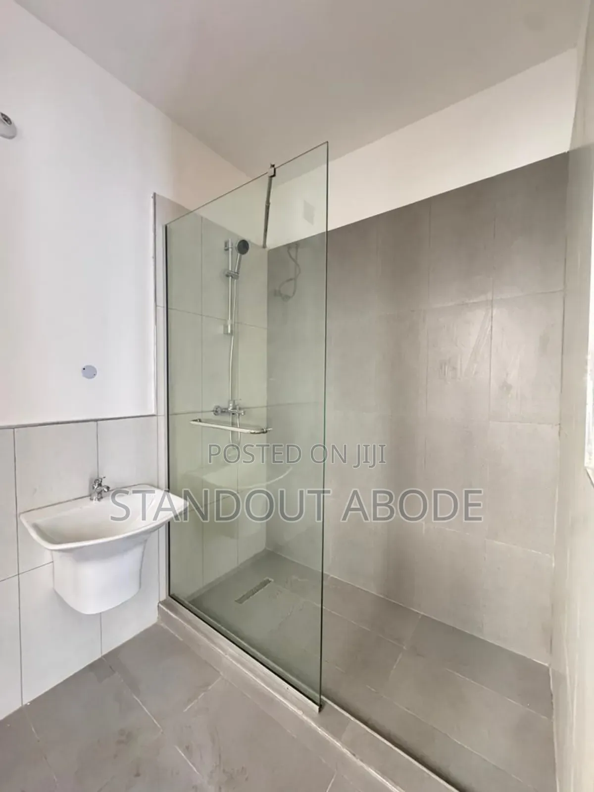 3bdrm Apartment in In An Estate, Ikate for sale in Ikate