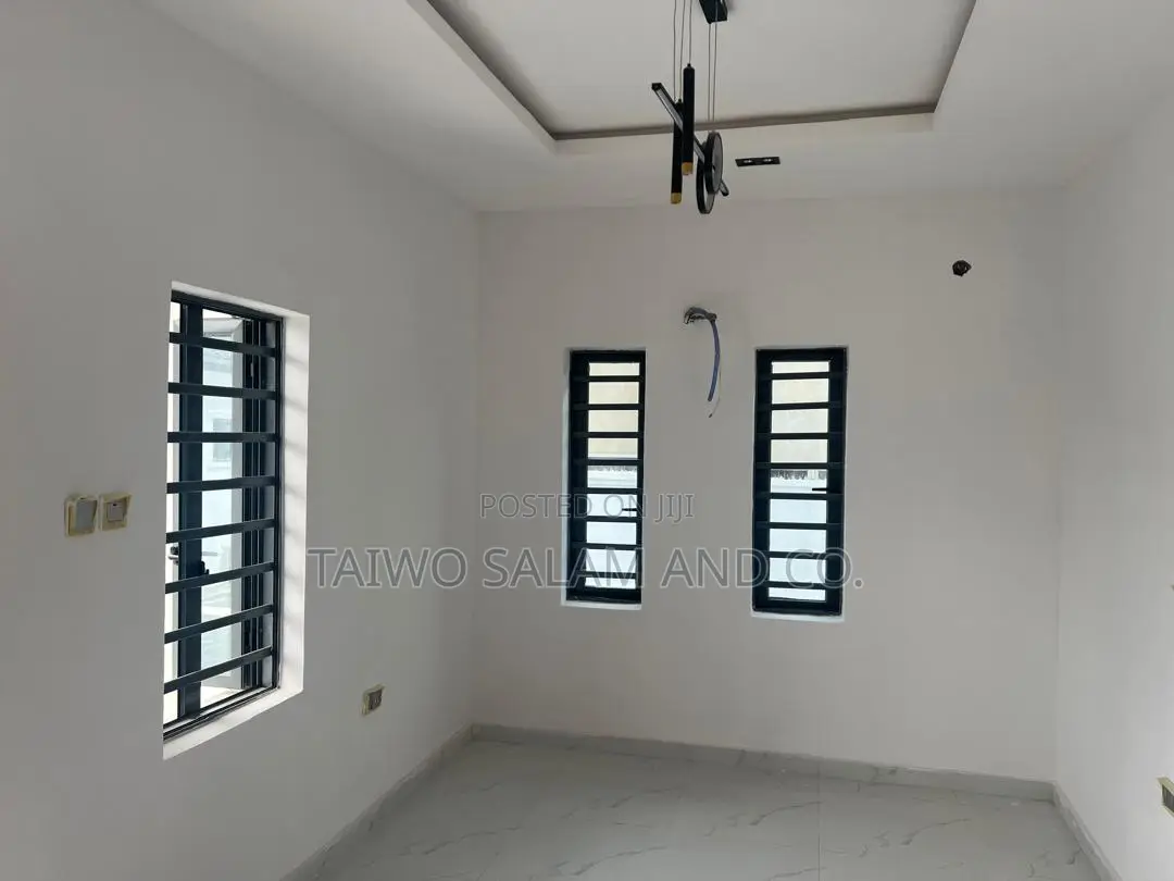 5bdrm Duplex in Oluyole Estate for sale in Oluyole Estate