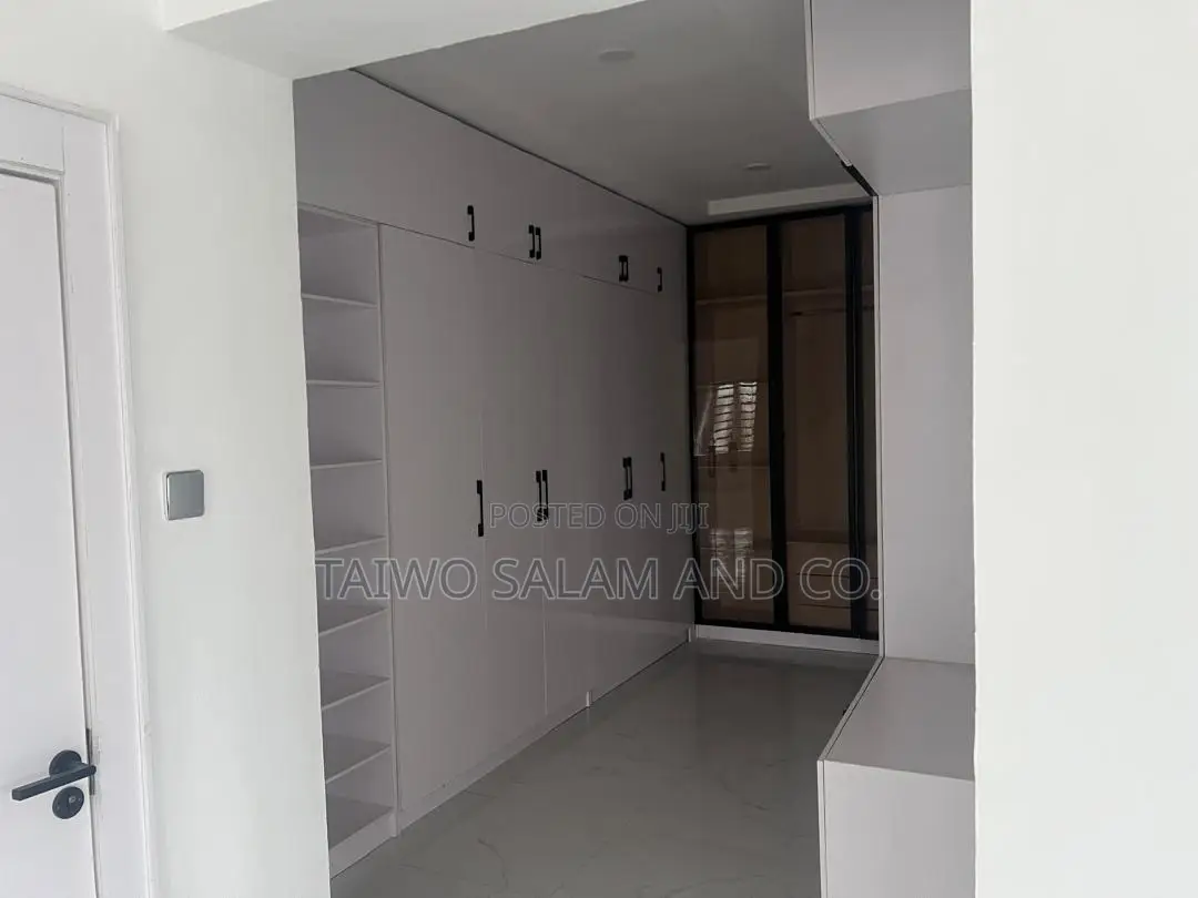 5bdrm Duplex in Oluyole Estate for sale in Oluyole Estate