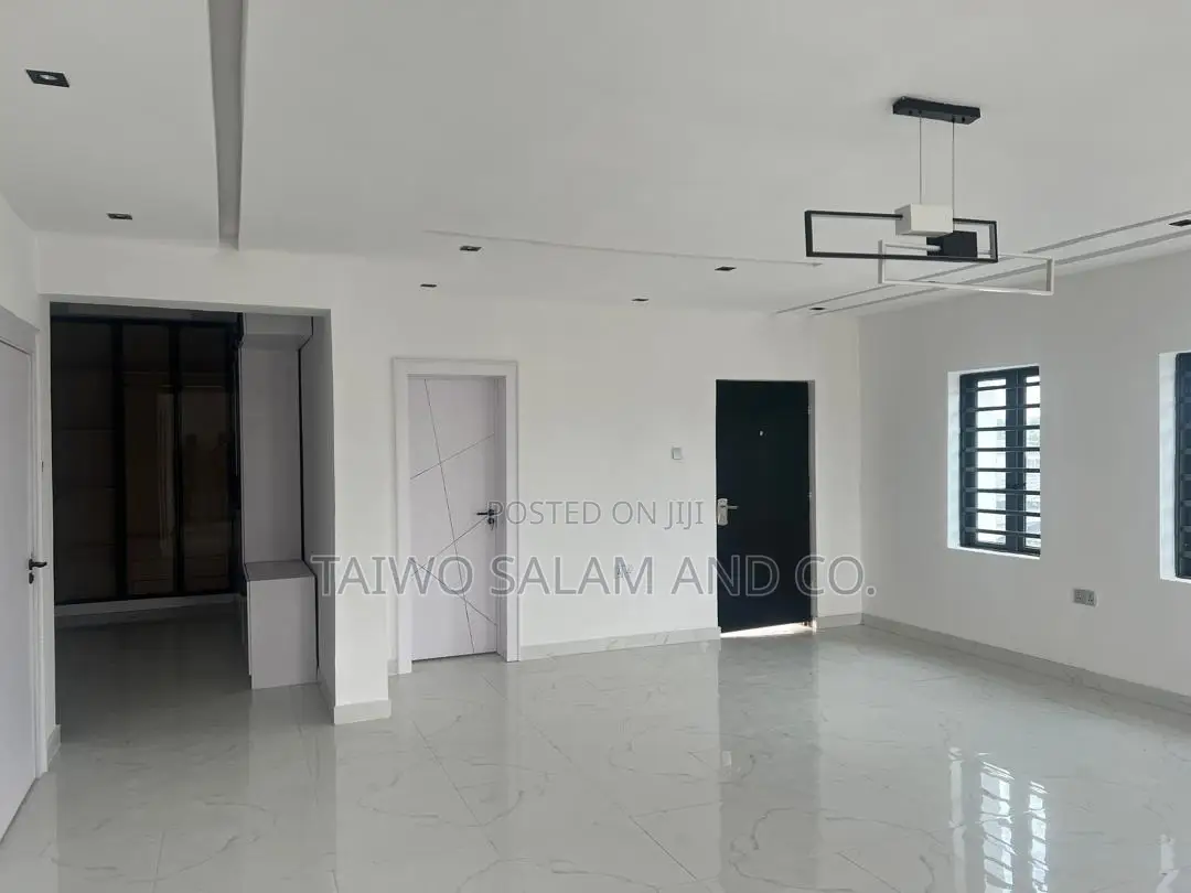5bdrm Duplex in Oluyole Estate for sale in Oluyole Estate
