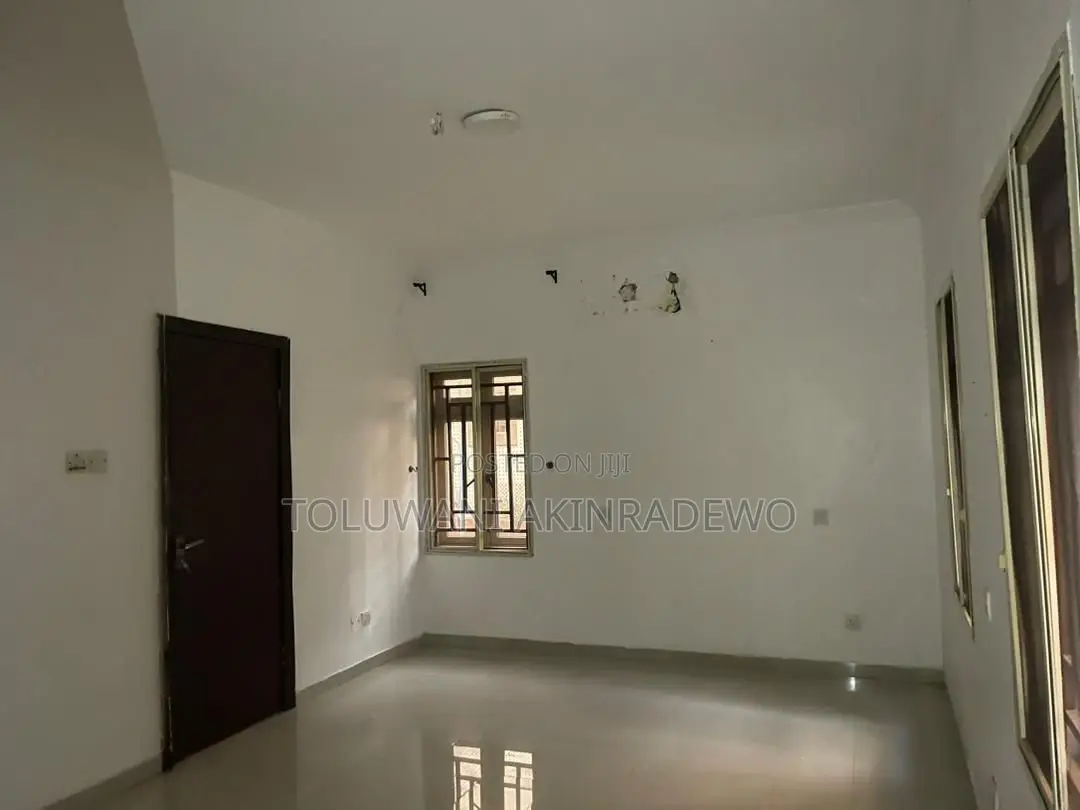 2bdrm Block of Flats in Lekki Phase 1 for rent in Lekki Phase 1
