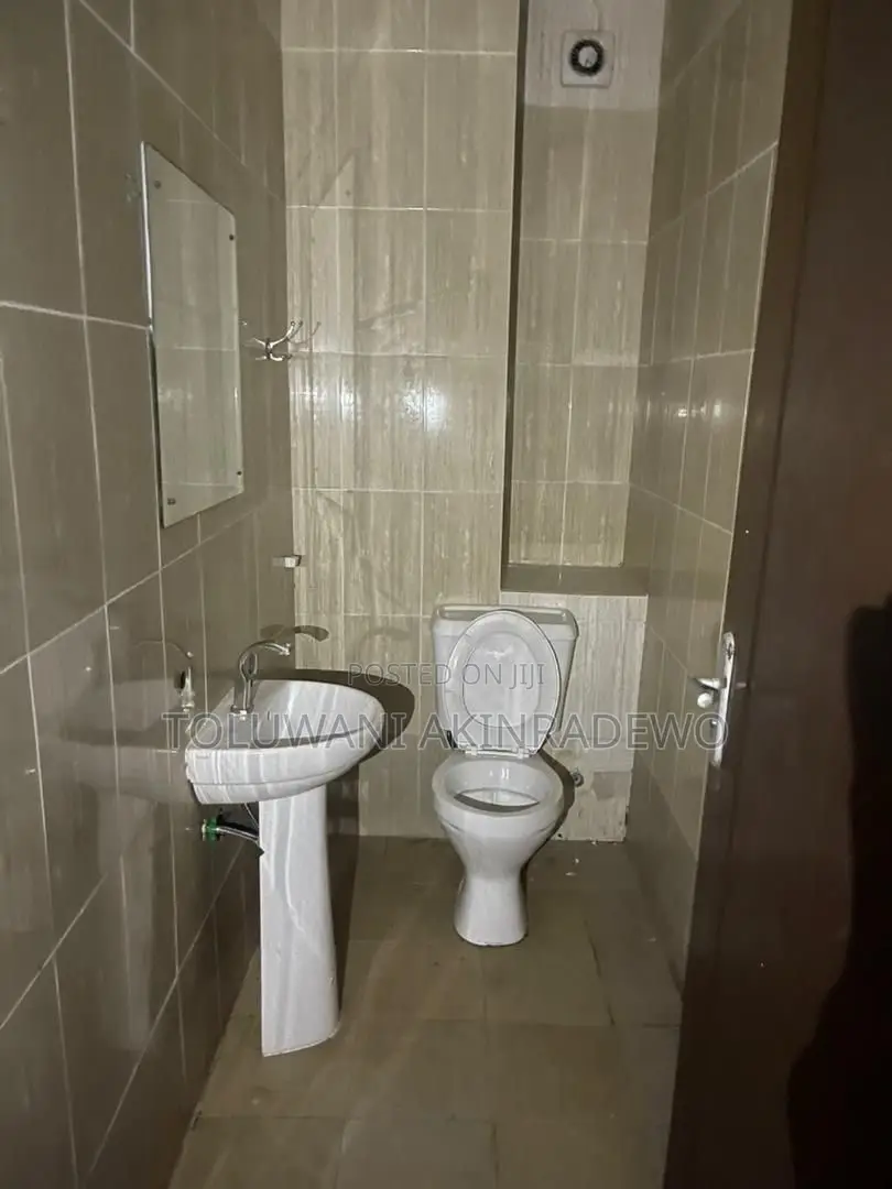 2bdrm Block of Flats in Lekki Phase 1 for rent in Lekki Phase 1