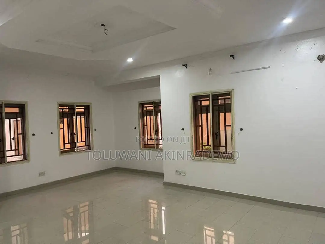 2bdrm Block of Flats in Lekki Phase 1 for rent in Lekki Phase 1