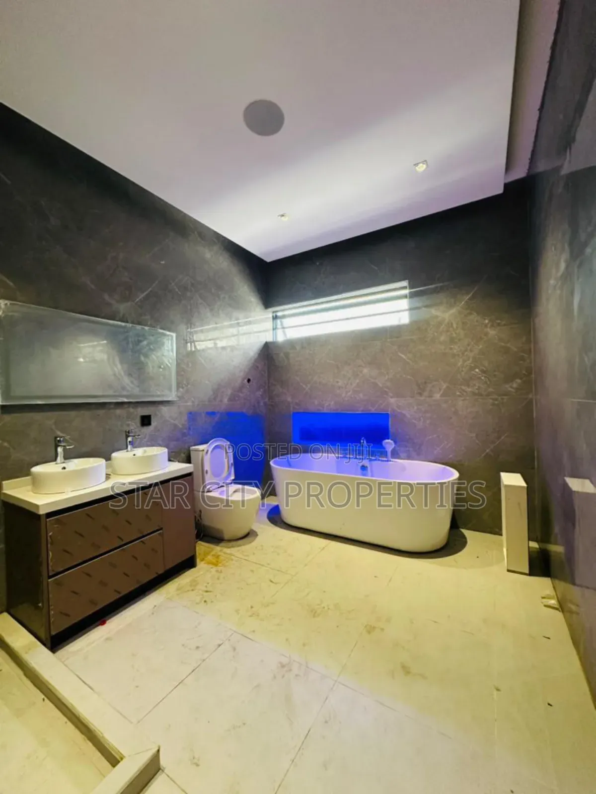 5bdrm Duplex in Adeniyi Jones for sale in Adeniyi Jones