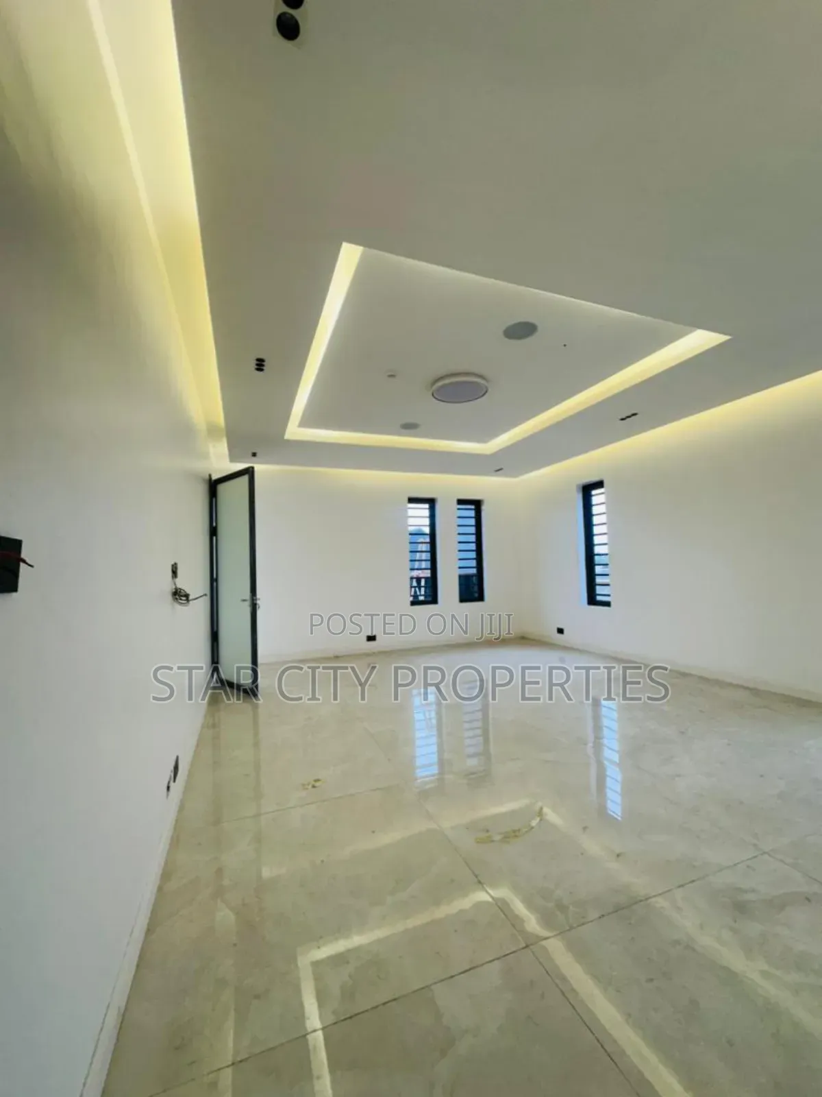 5bdrm Duplex in Adeniyi Jones for sale in Adeniyi Jones