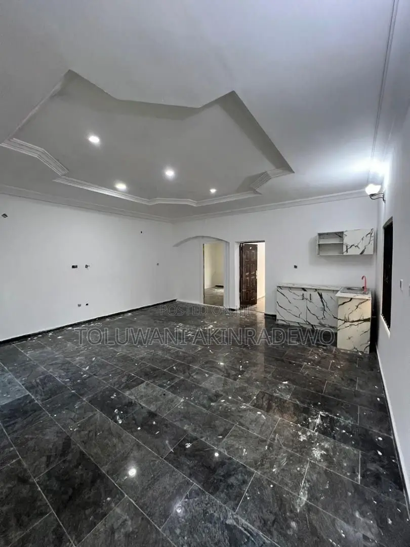 Mini Flat in Bera Estate, Chevron for rent in Chevron