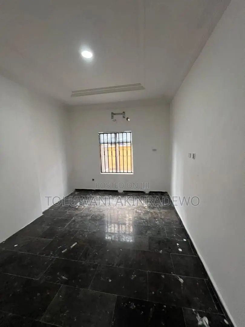 Mini Flat in Bera Estate, Chevron for rent in Chevron