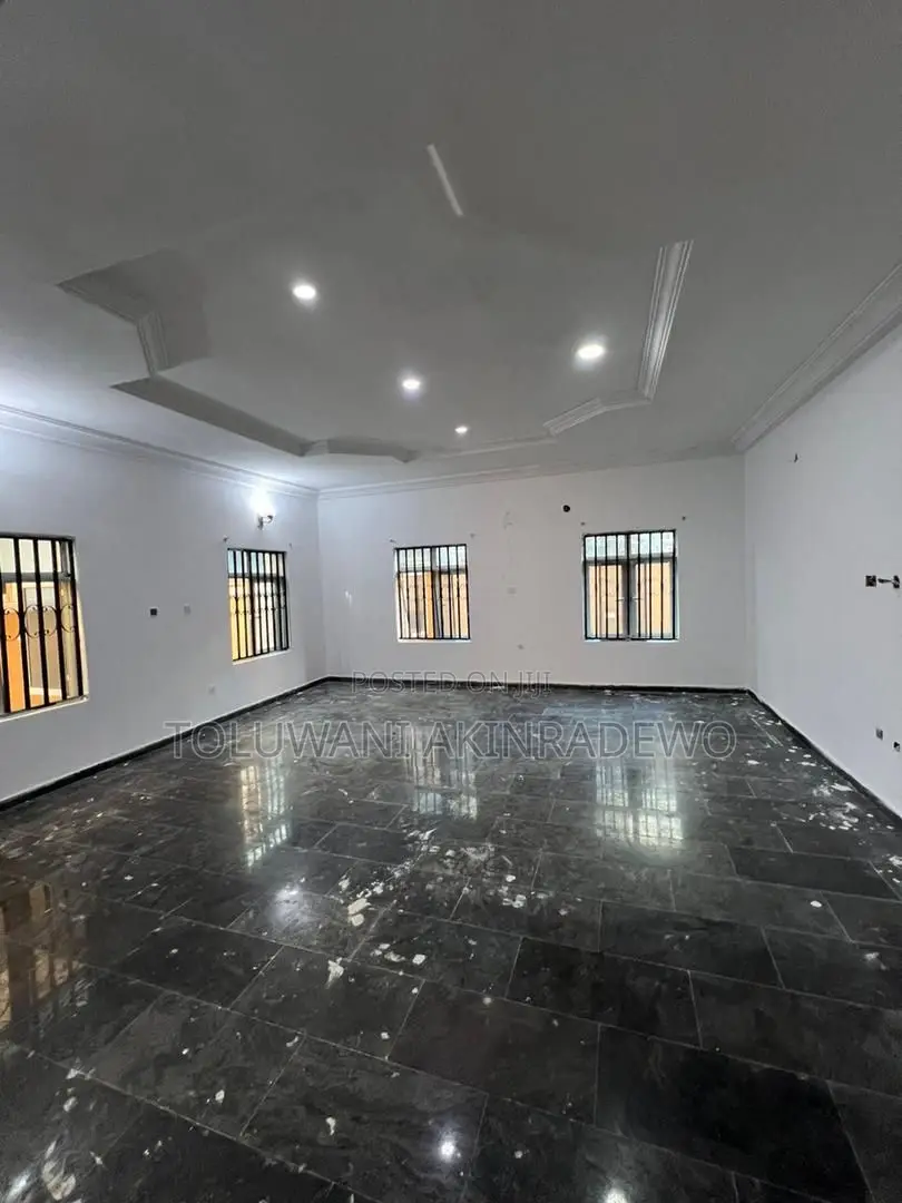 Mini Flat in Bera Estate, Chevron for rent in Chevron