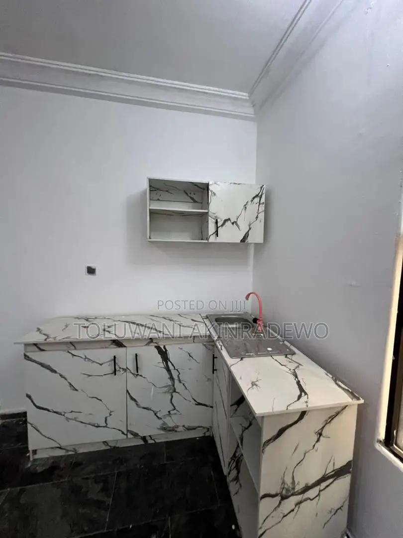 Mini Flat in Bera Estate, Chevron for rent in Chevron
