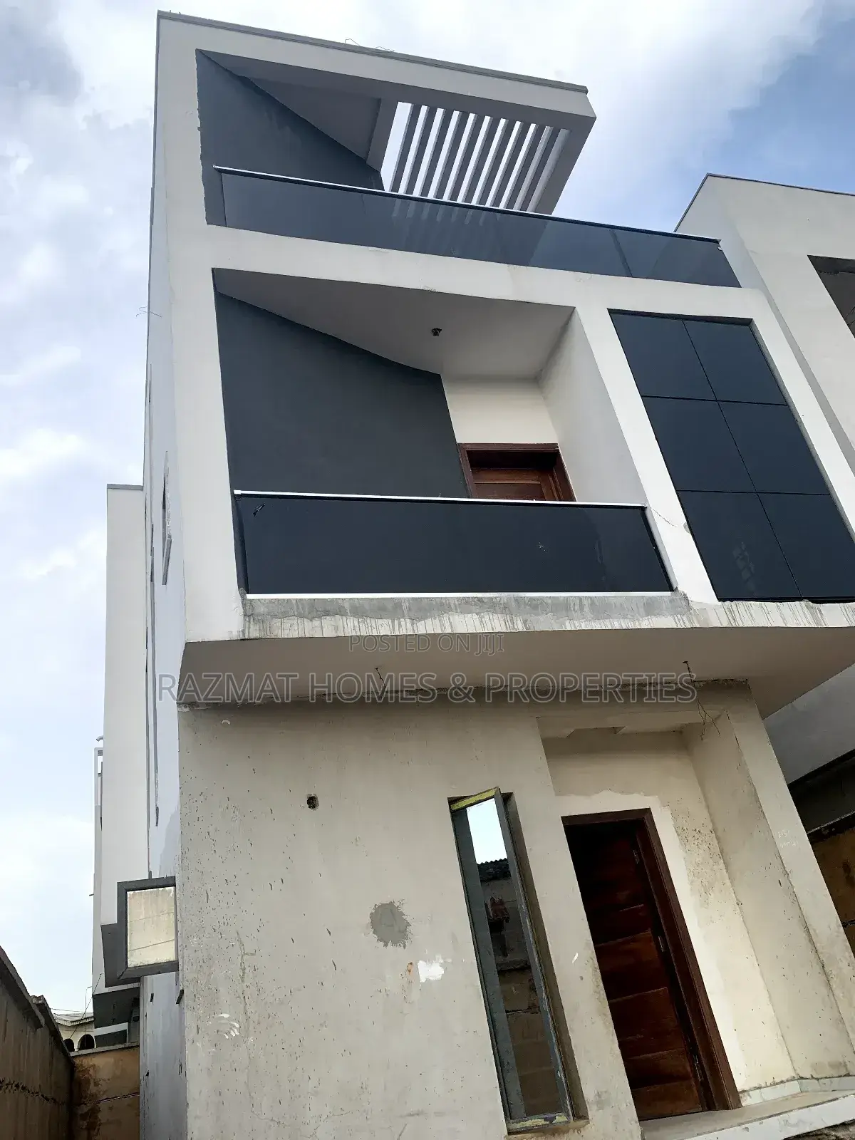 5bdrm Duplex in Medina for sale in Medina