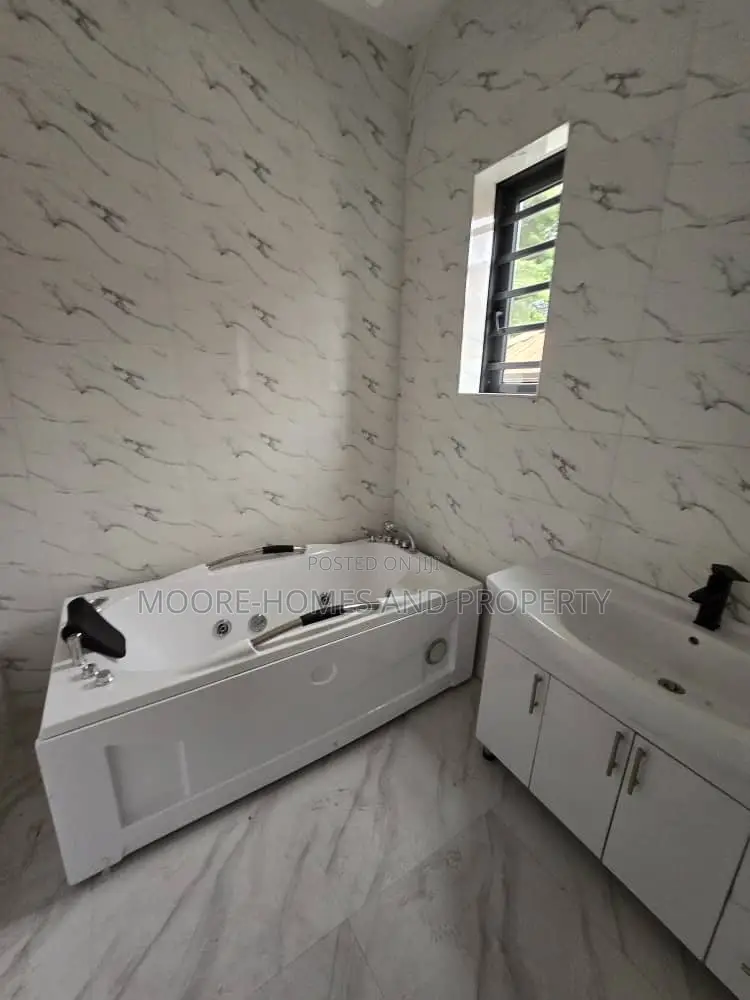 4bdrm Duplex in Magodo Phase 2 for sale in GRA Phase 2 Shangisha