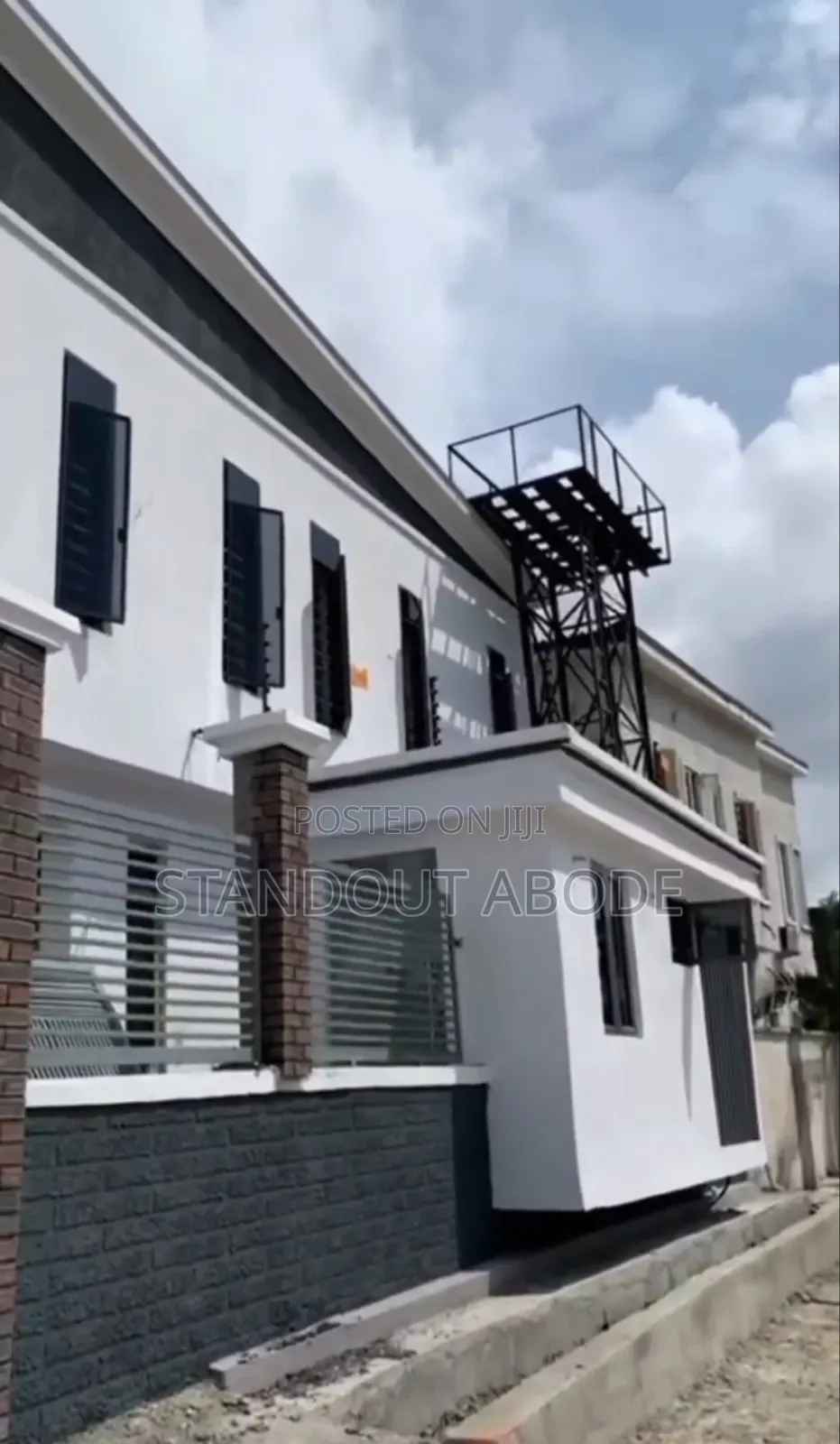 3bdrm Duplex in Creek Court, Ikota for sale in Ikota