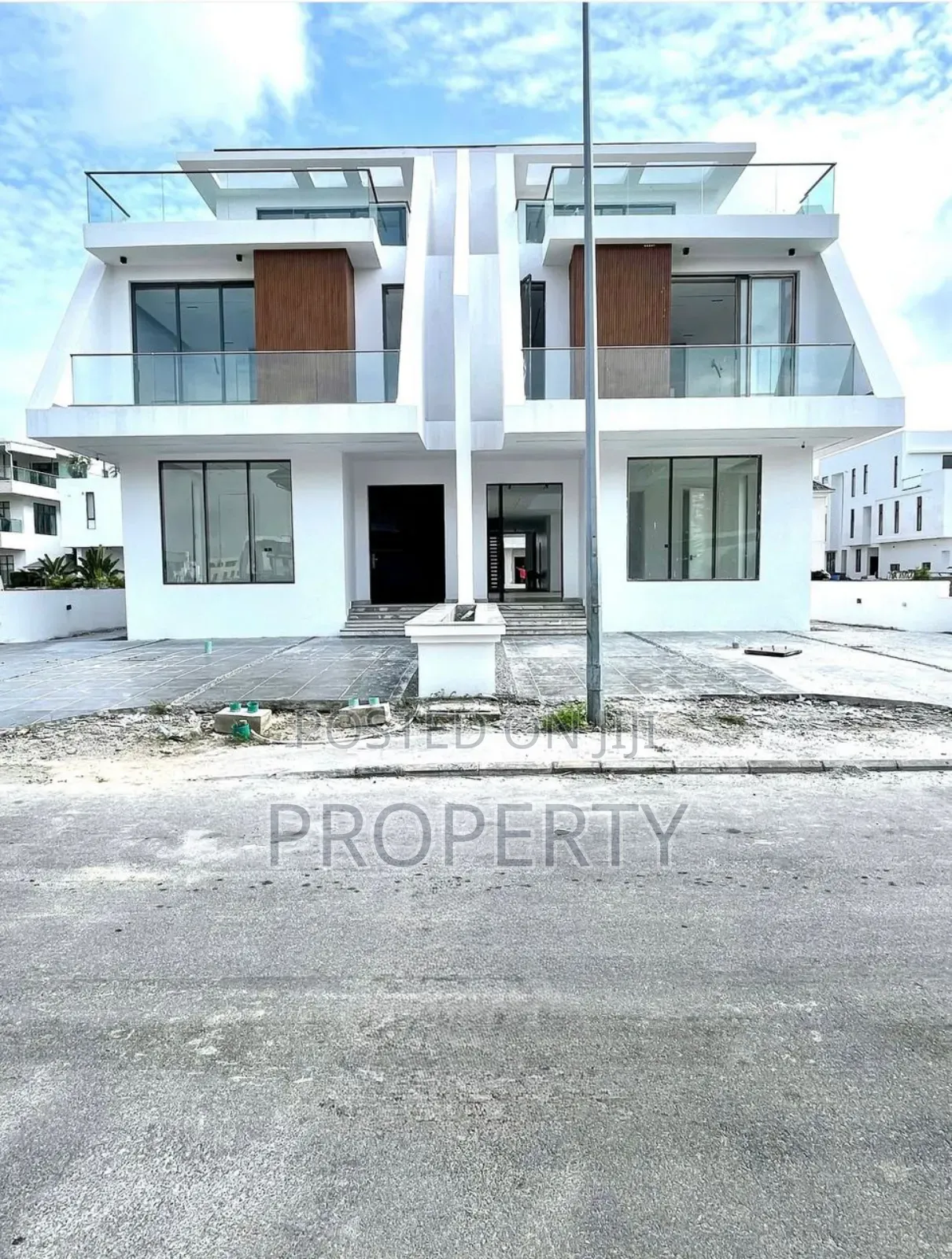 5bdrm Duplex in Ikate for sale in Ikate