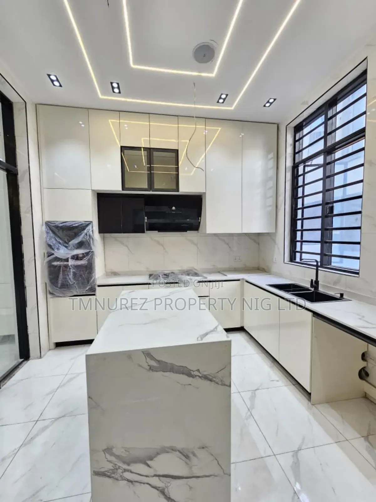 4bdrm Duplex in Orchild In An Estate, Chevron for sale in Chevron