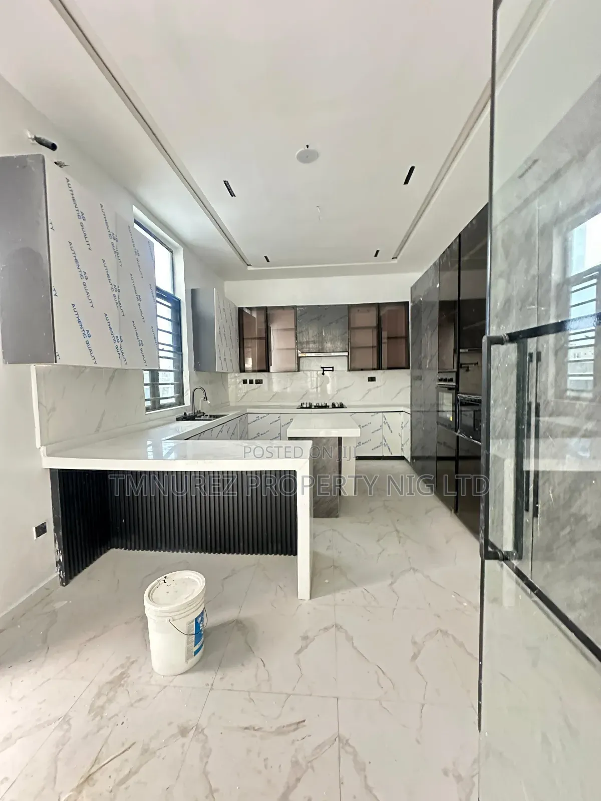4bdrm Duplex in Dpk, Chevron for sale in Chevron