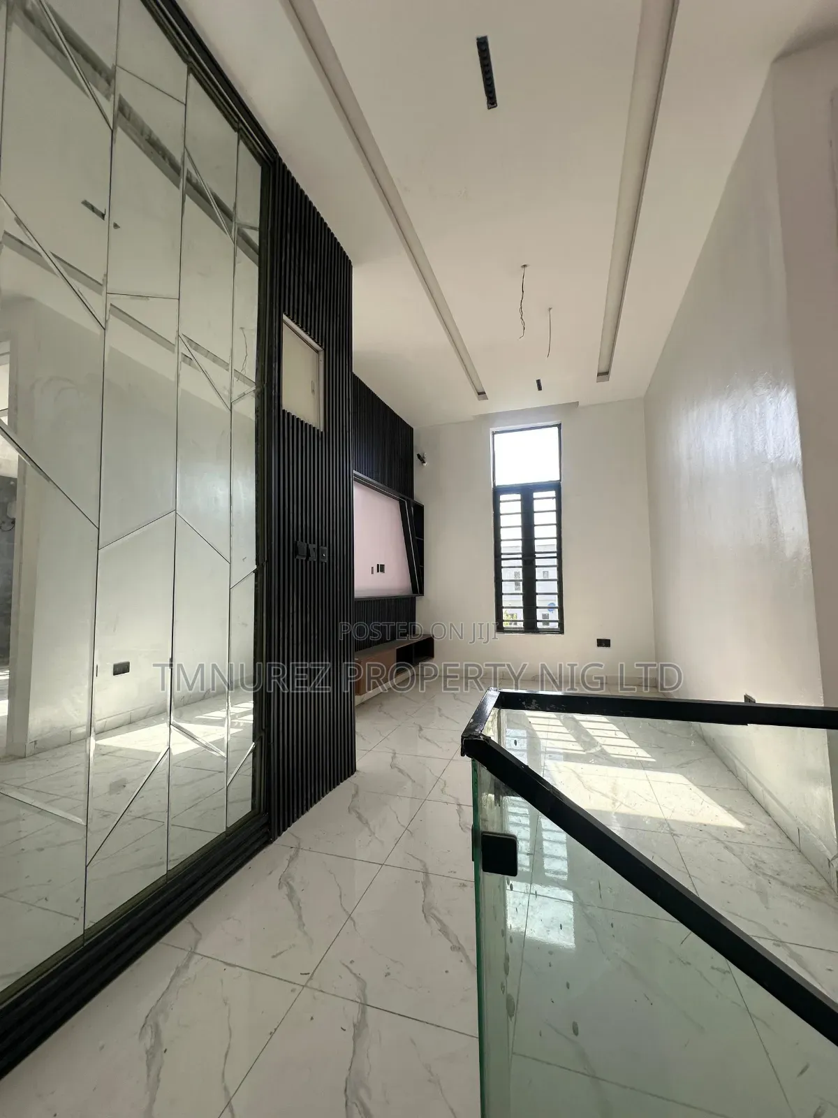 4bdrm Duplex in Dpk, Chevron for sale in Chevron
