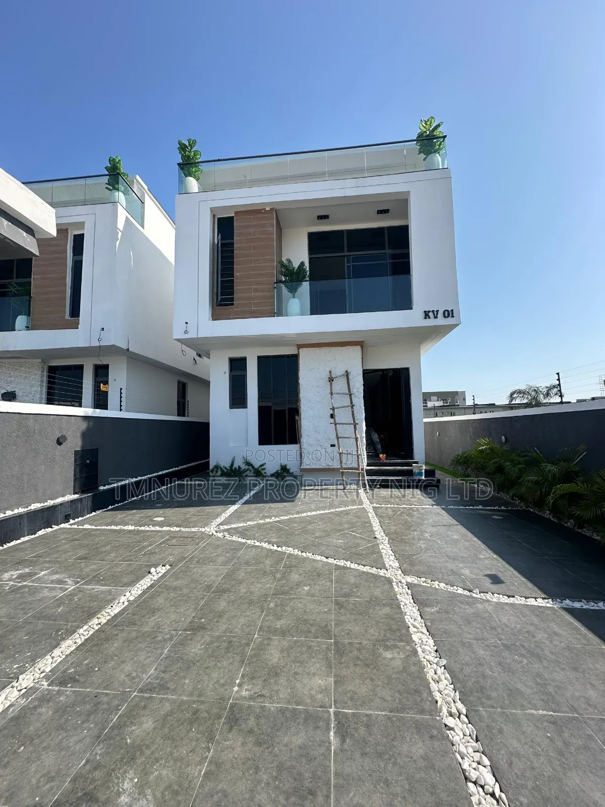 4bdrm Duplex in Dpk, Chevron for sale in Chevron