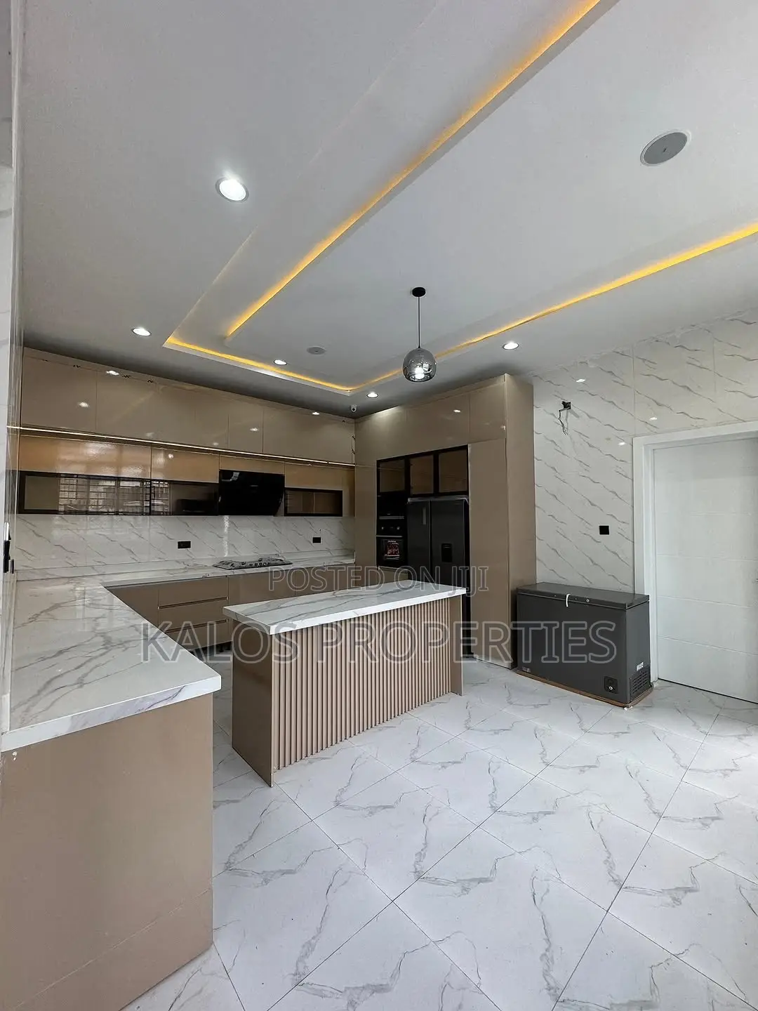 5bdrm Duplex in Mega Mound Housing, Ikota for sale in Ikota