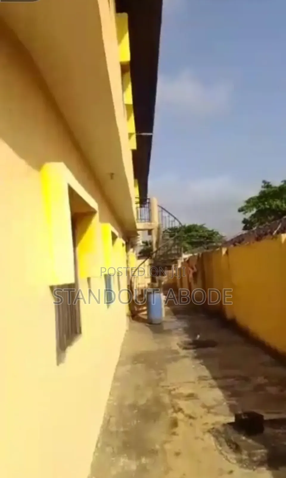 9bdrm Block of Flats in Good Location, Abaranje for sale in Abaranje
