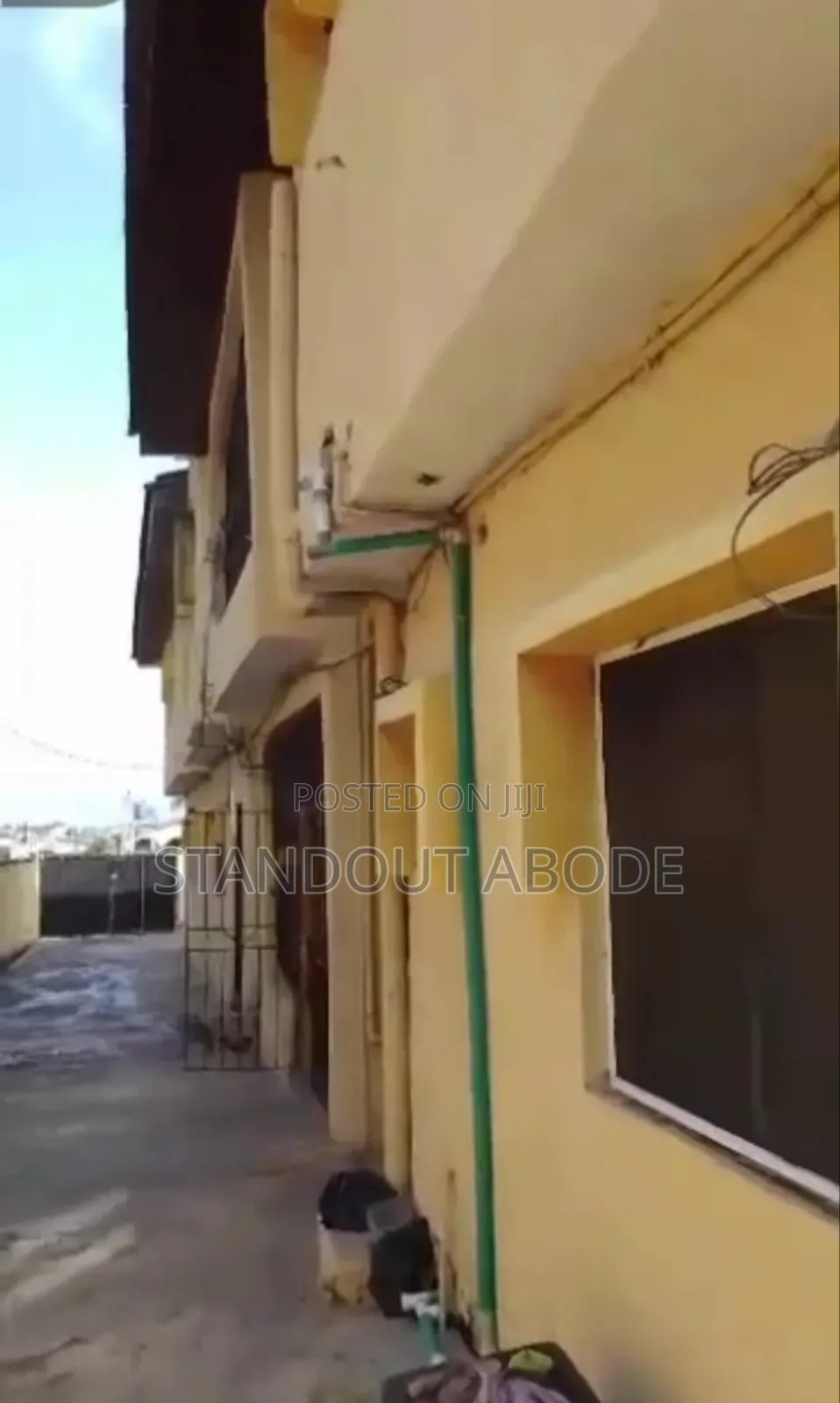 9bdrm Block of Flats in Good Location, Abaranje for sale in Abaranje