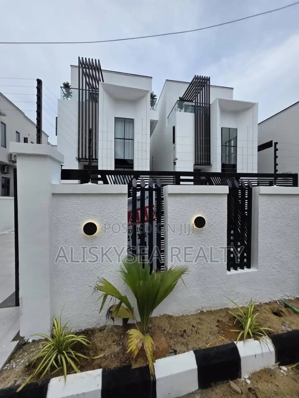 5bdrm Duplex in Lekki Phase 2 for sale in Lekki Phase 2