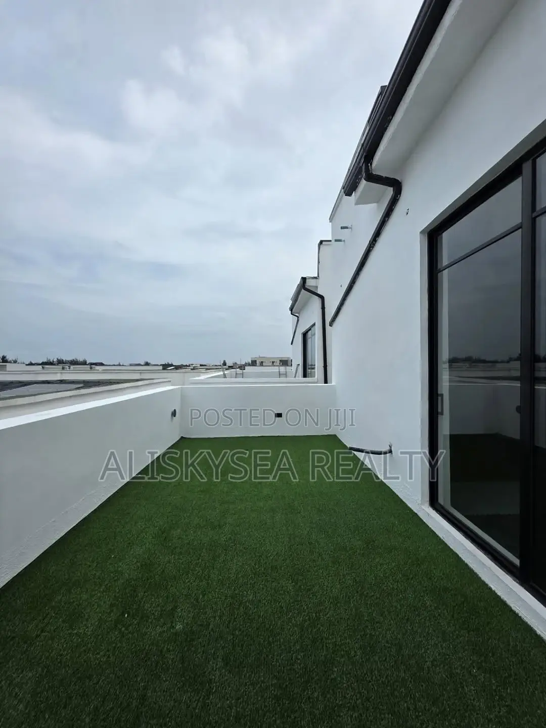 5bdrm Duplex in Lekki Phase 2 for sale in Lekki Phase 2