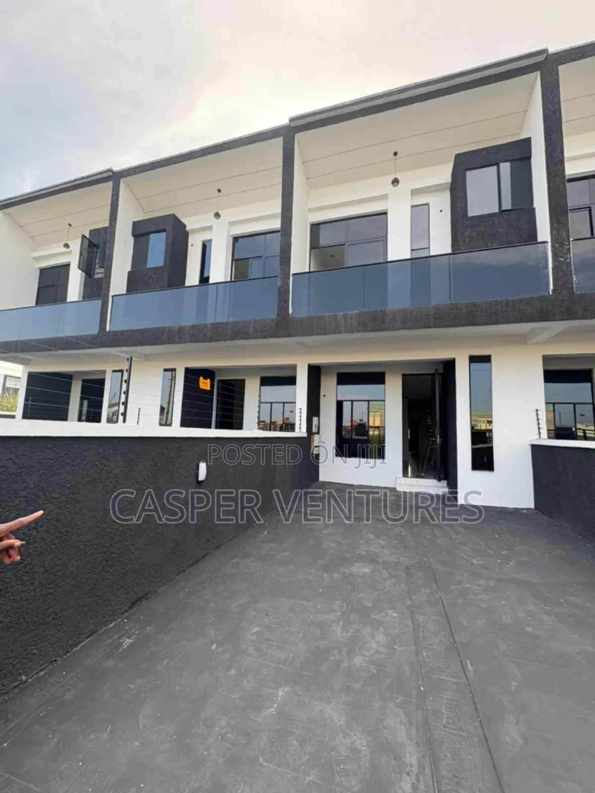 4bdrm Duplex in Lekki County, Ikota for sale in Ikota