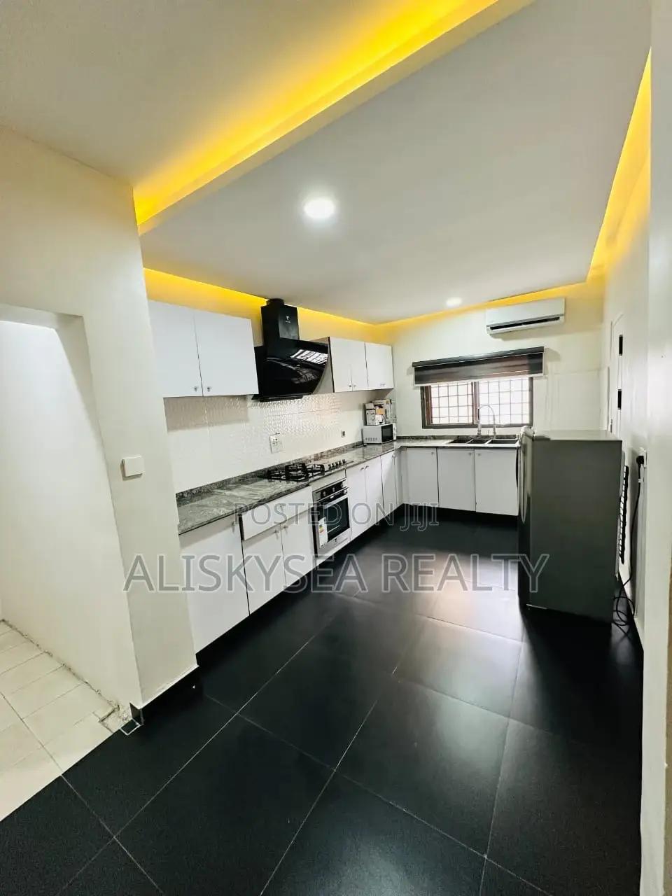 Luxury 3bedroom Victoria Island in Victoria Island
